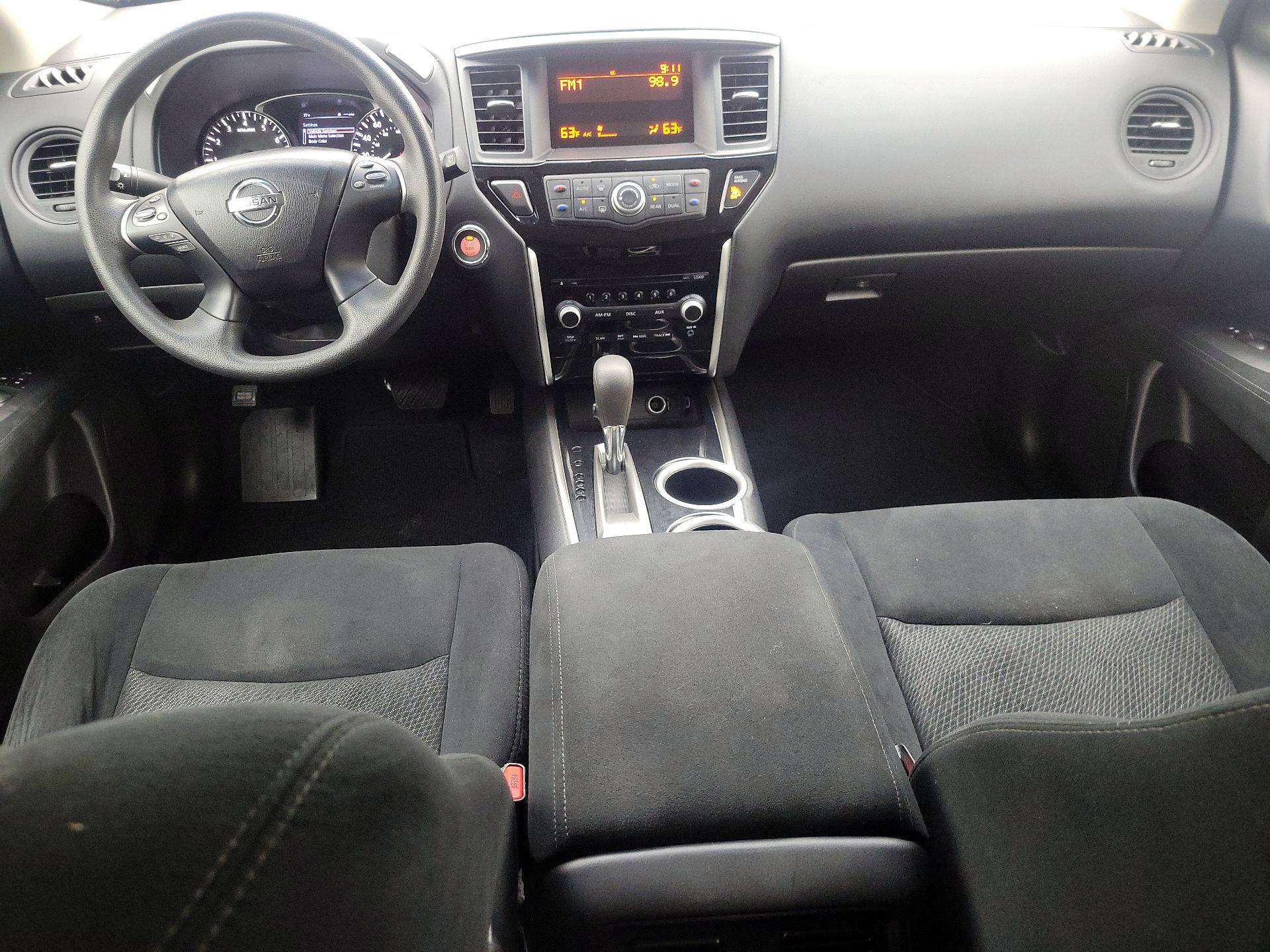 Thumbnail: 2015 Nissan Pathfinder - 9