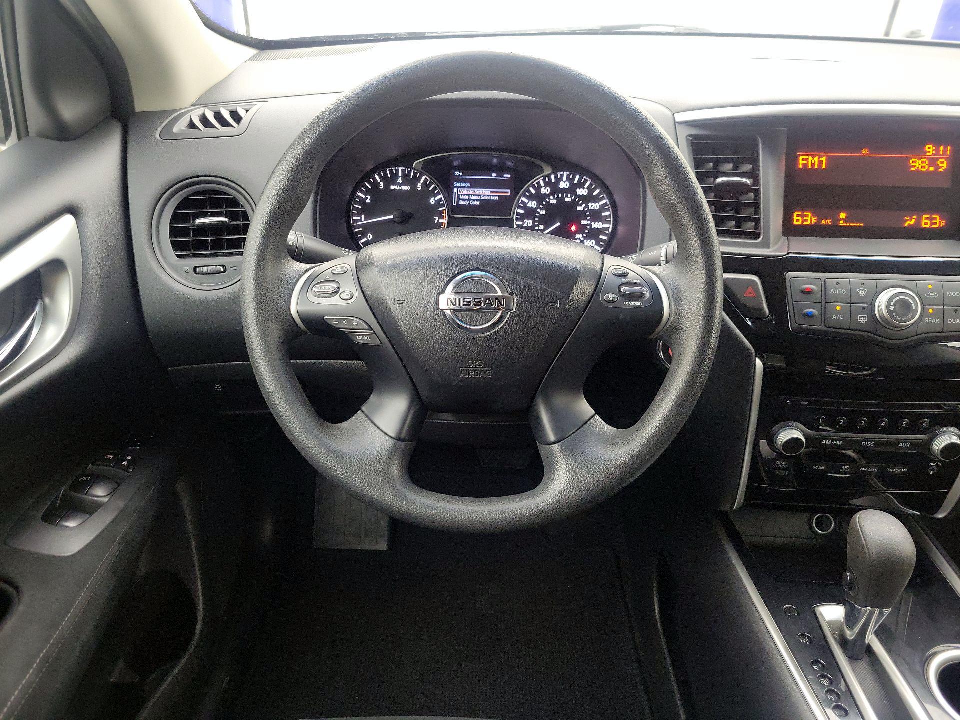 Thumbnail: 2015 Nissan Pathfinder - 10