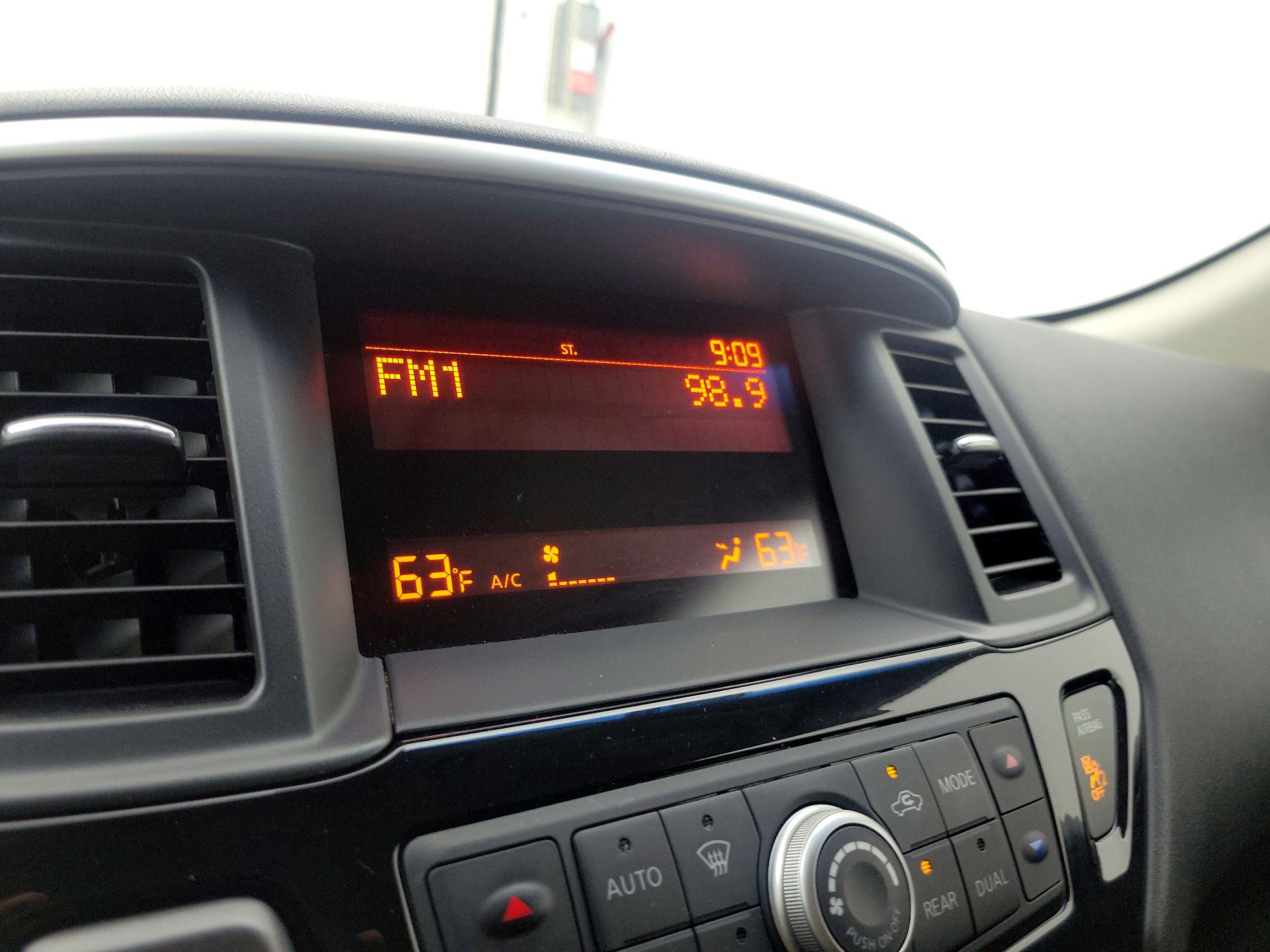 Thumbnail: 2015 Nissan Pathfinder - 14