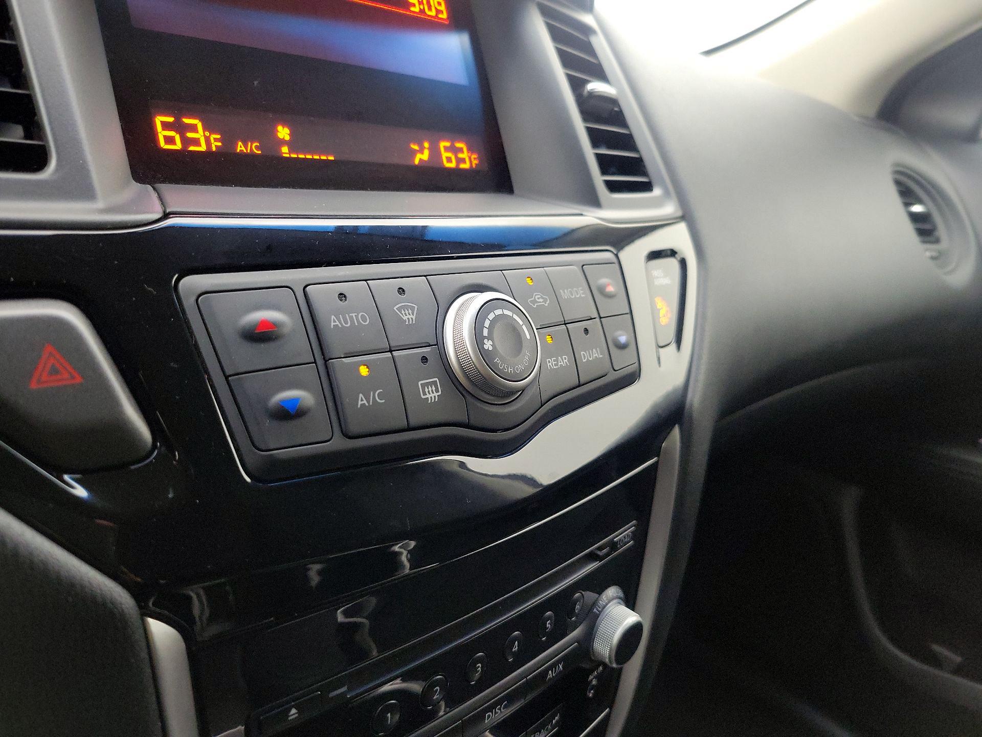 Thumbnail: 2015 Nissan Pathfinder - 15