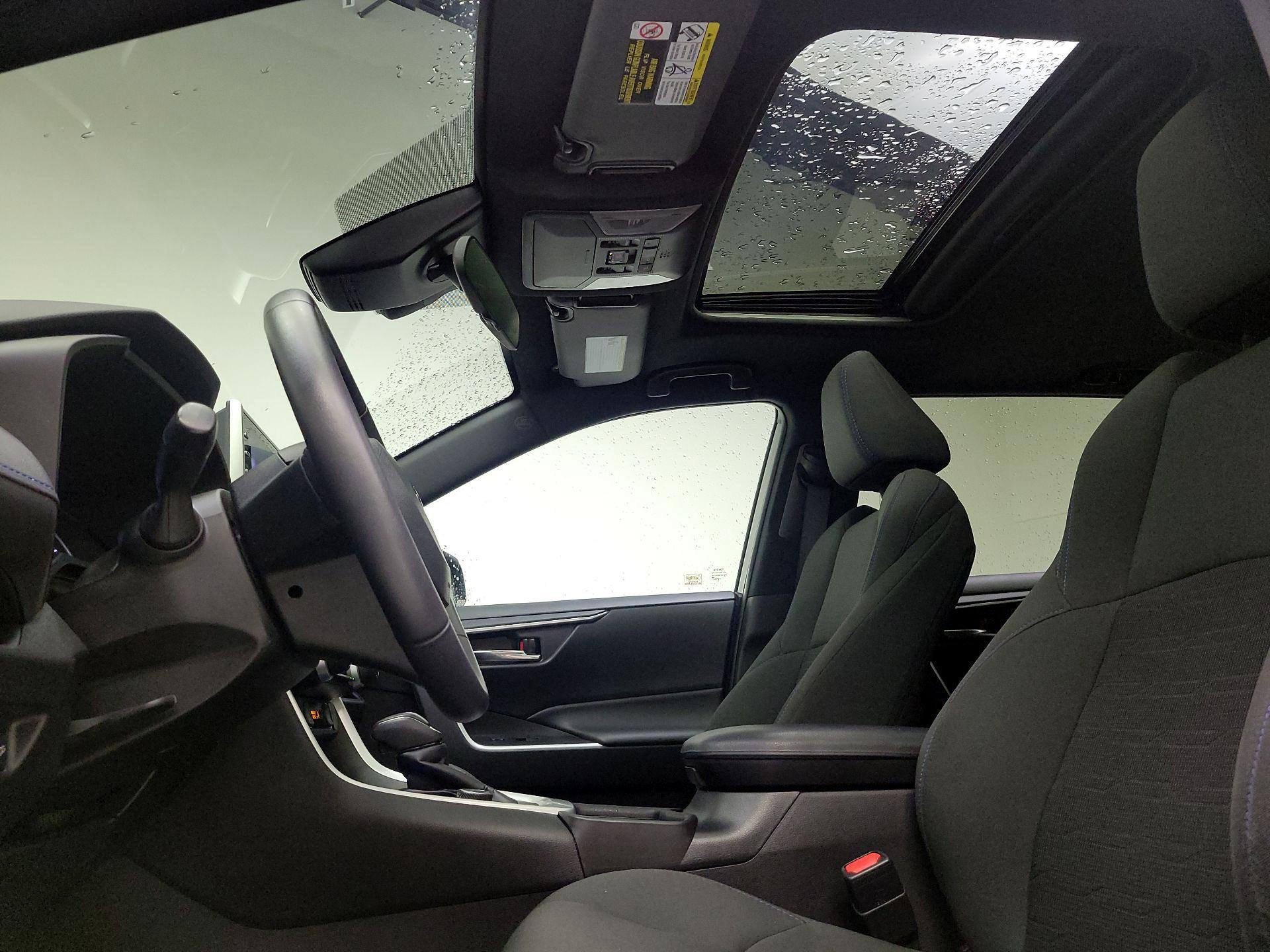 Thumbnail: 2022 Toyota RAV4 - 20