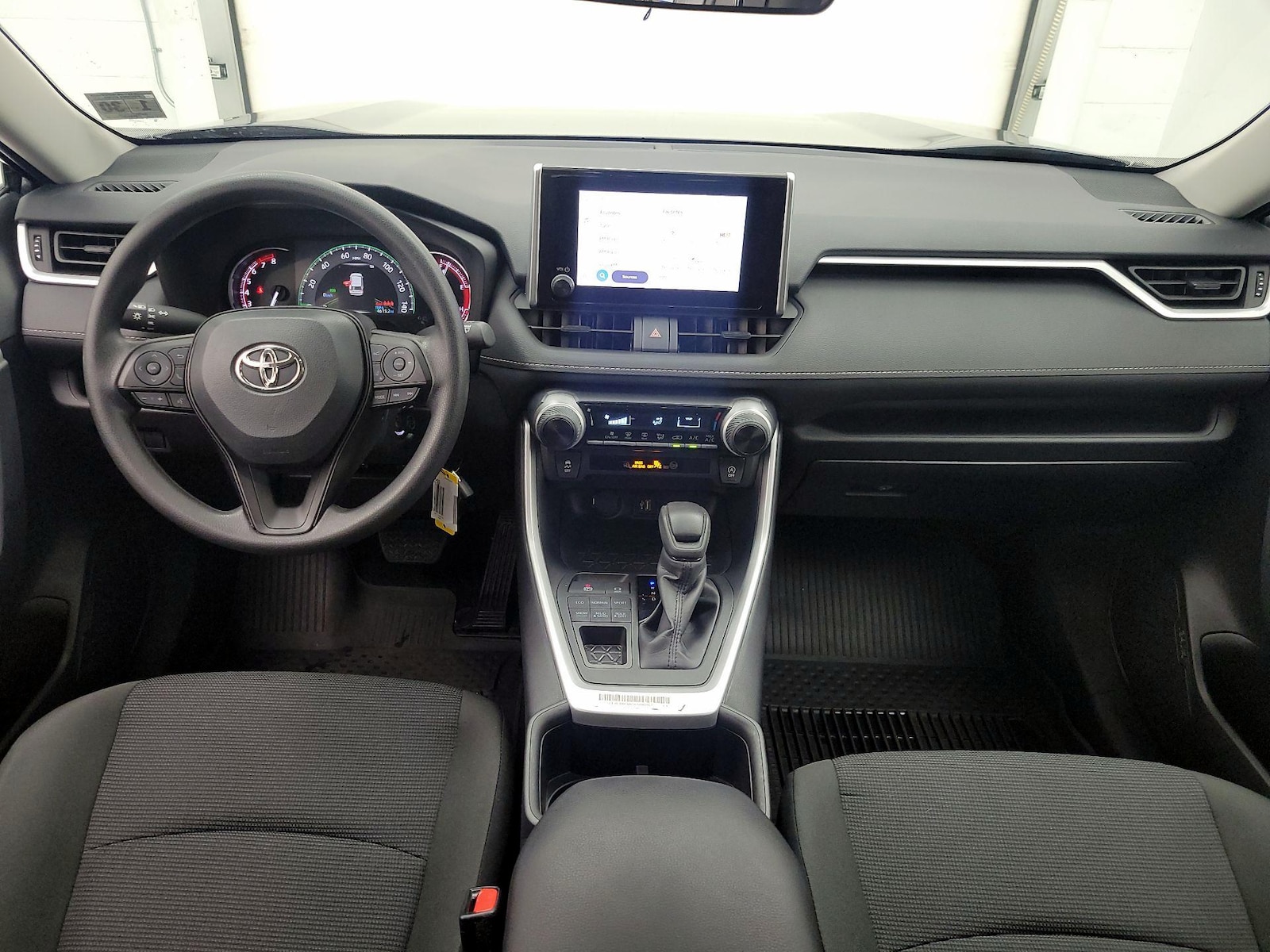 2025 Toyota RAV4 LE - Photo 10