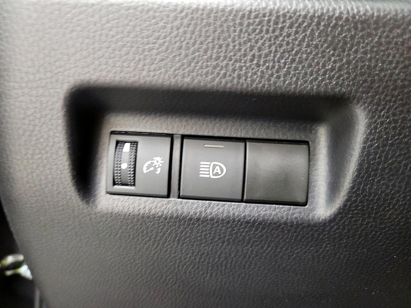 2025 Toyota RAV4 LE - Photo 14