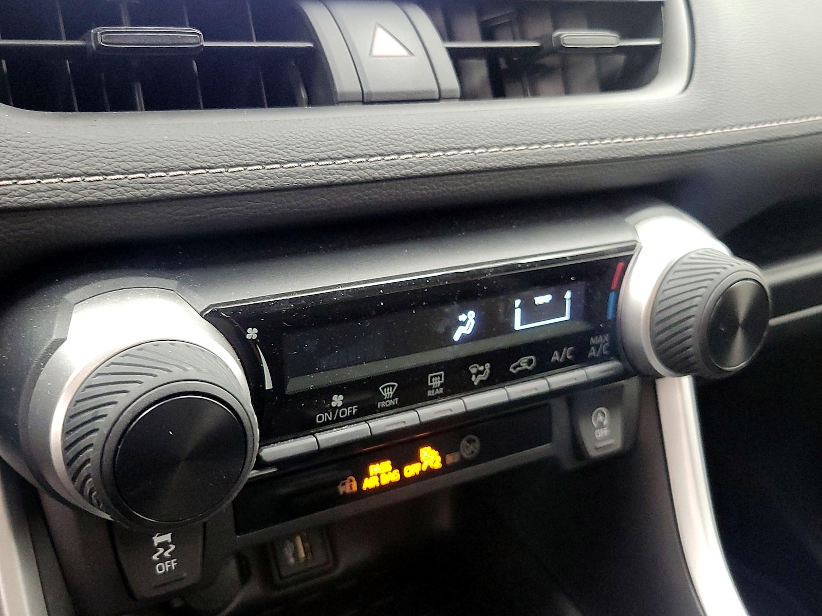2025 Toyota RAV4 LE - Photo 17