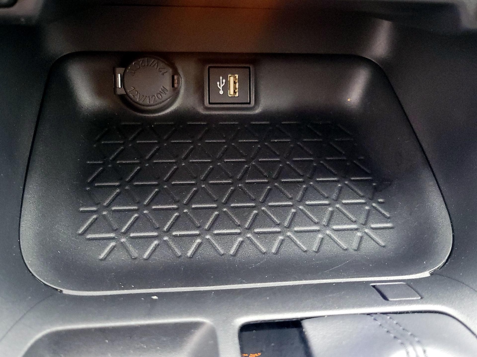 2025 Toyota RAV4 LE - Photo 19
