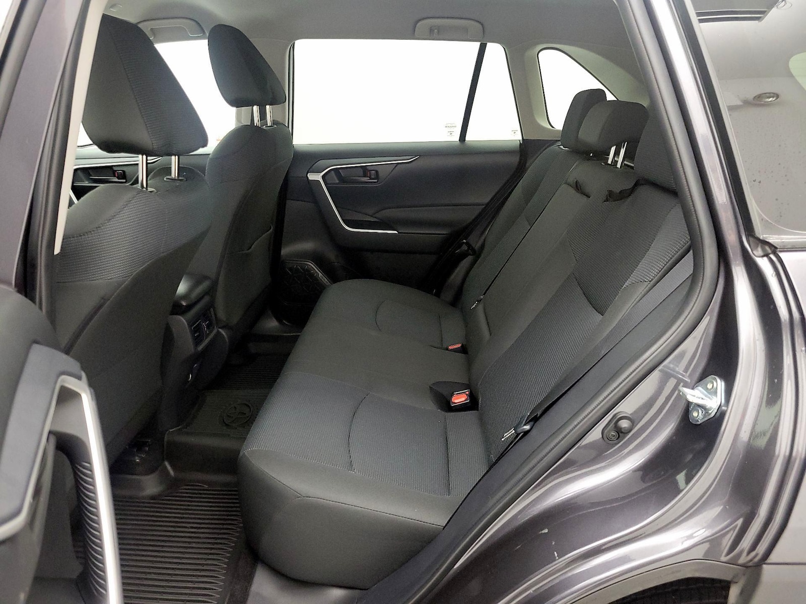 2025 Toyota RAV4 LE - Photo 20
