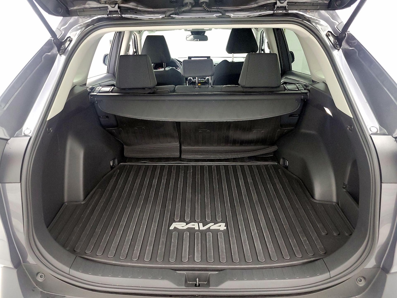2025 Toyota RAV4 LE - Photo 21