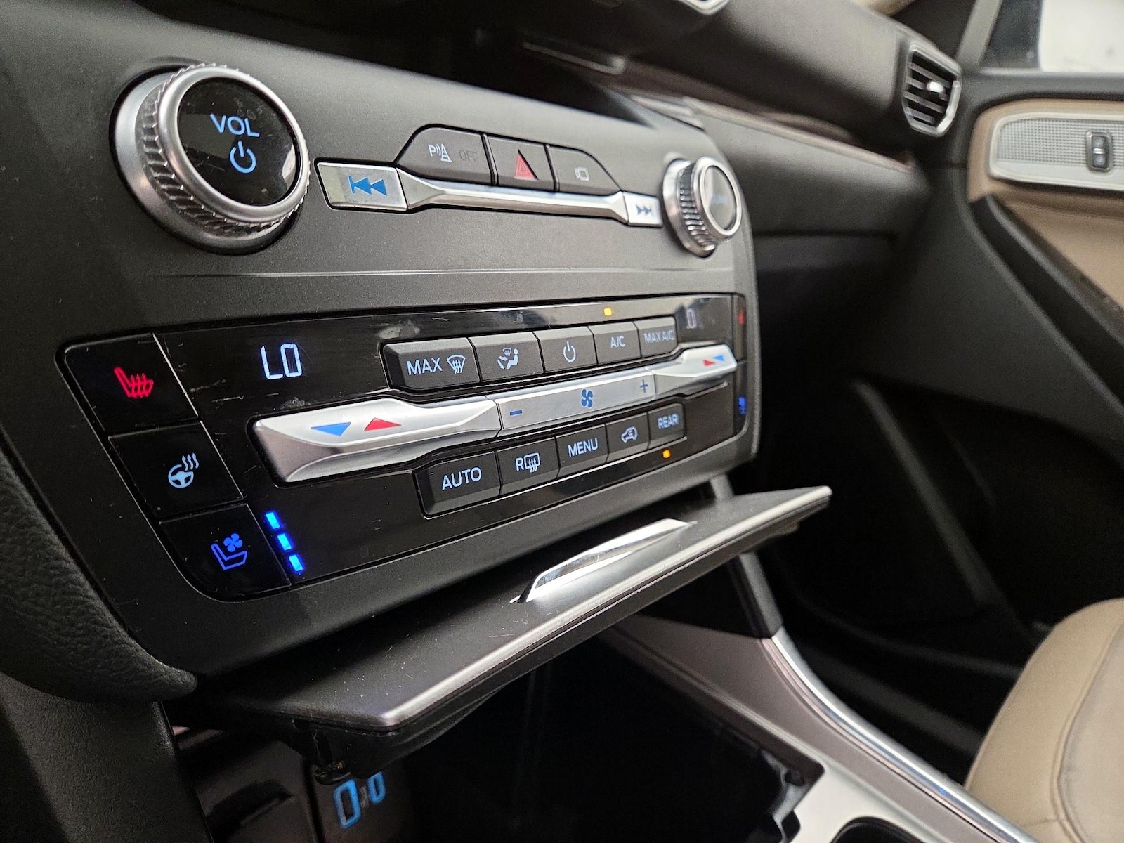 2020 Ford Explorer Limited - Photo 18