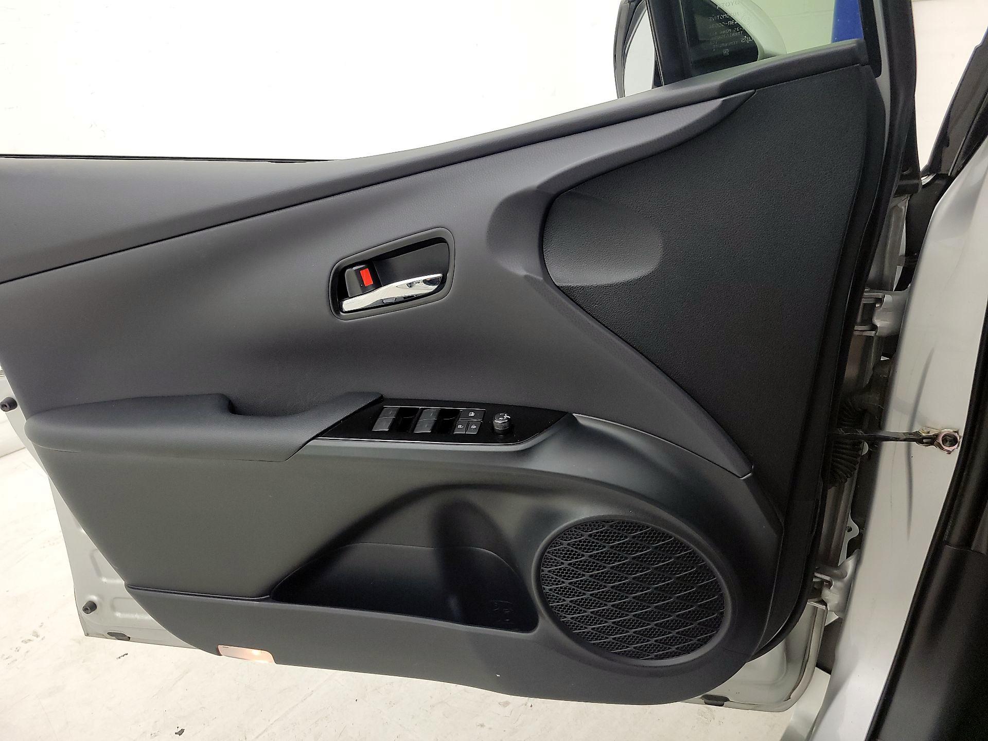 Thumbnail: 2019 Toyota Prius Prime - 12