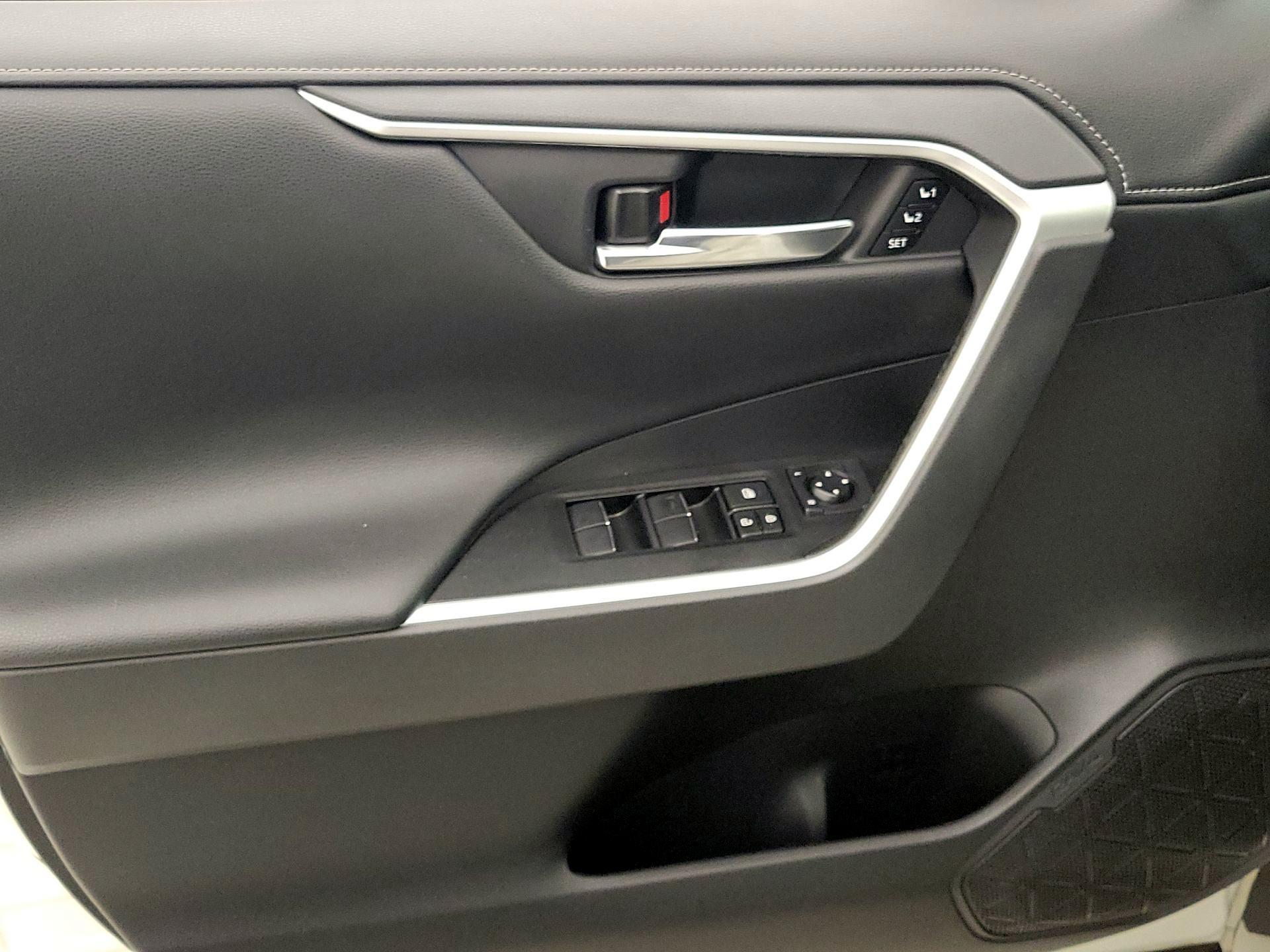 Thumbnail: 2021 Toyota RAV4 - 12