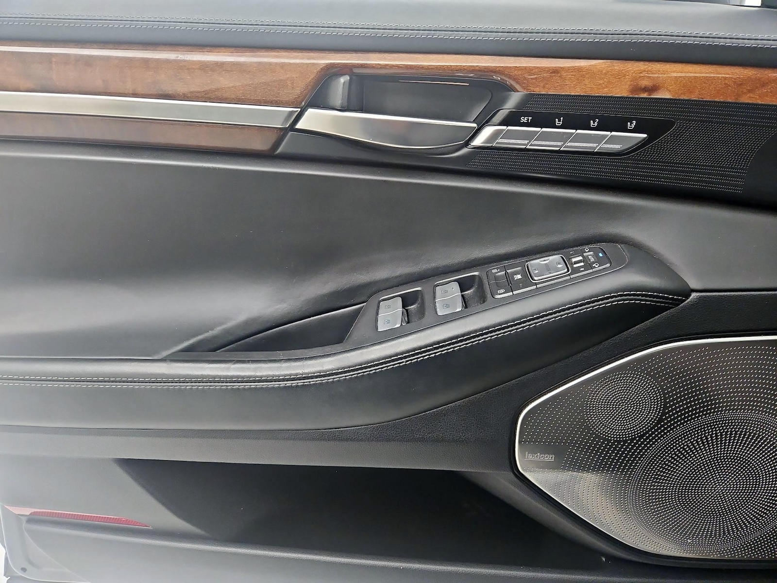 2017 GENESIS G90 Premium - Photo 13