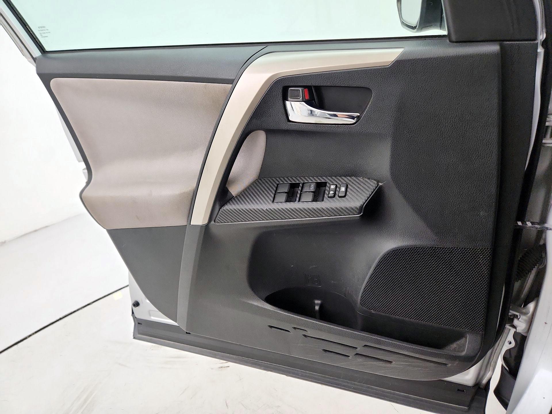 Thumbnail: 2014 Toyota RAV4 - 12