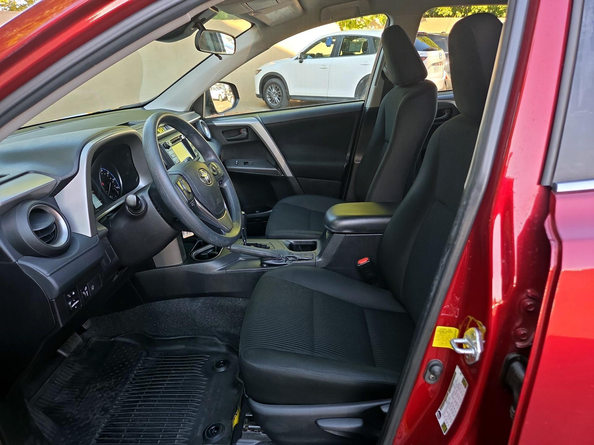 Thumbnail: 2018 Toyota RAV4 - 9