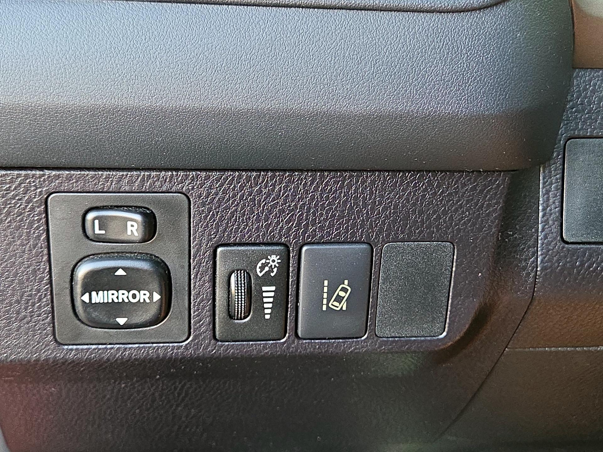 Thumbnail: 2018 Toyota RAV4 - 11