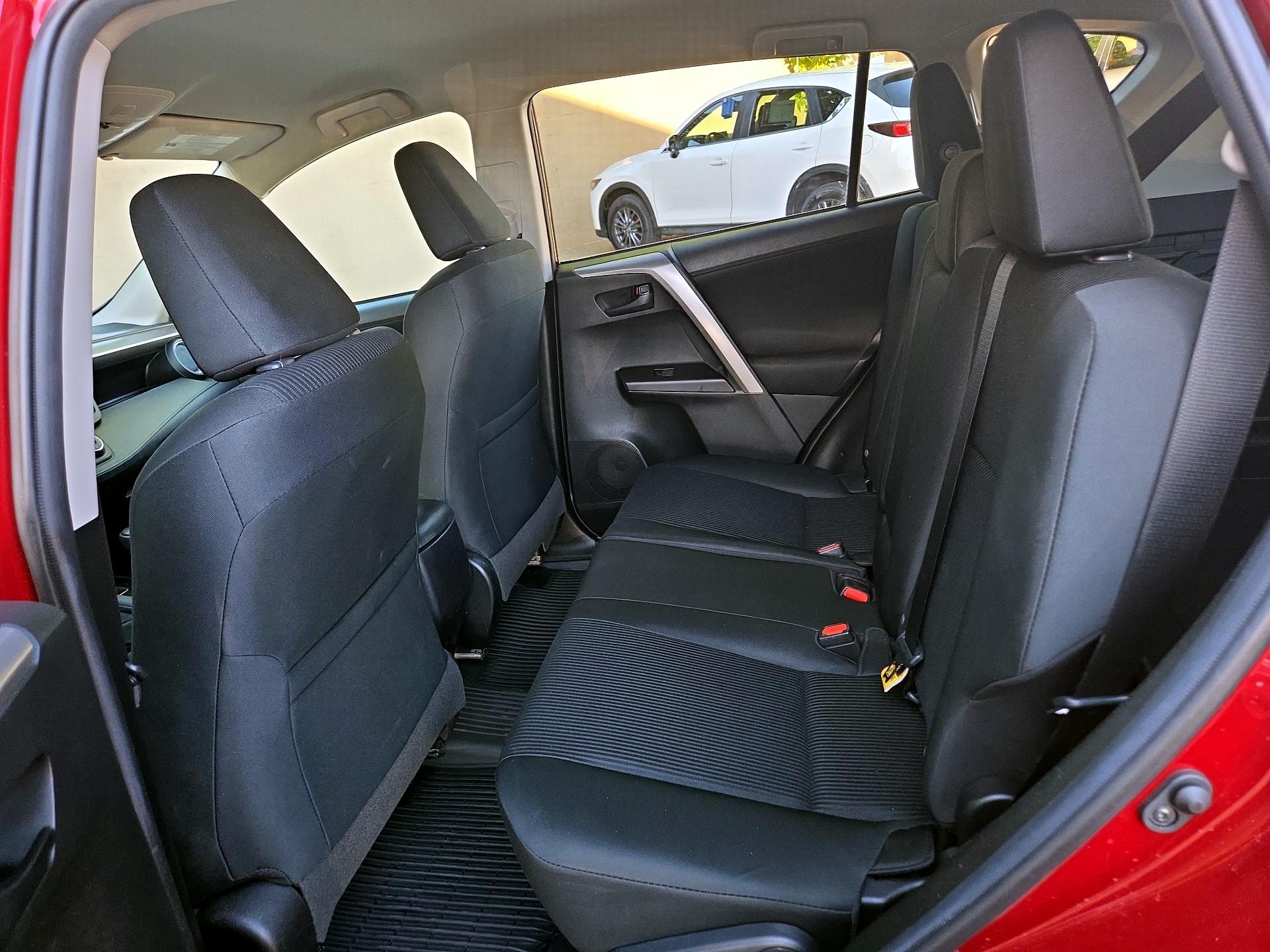 Thumbnail: 2018 Toyota RAV4 - 17