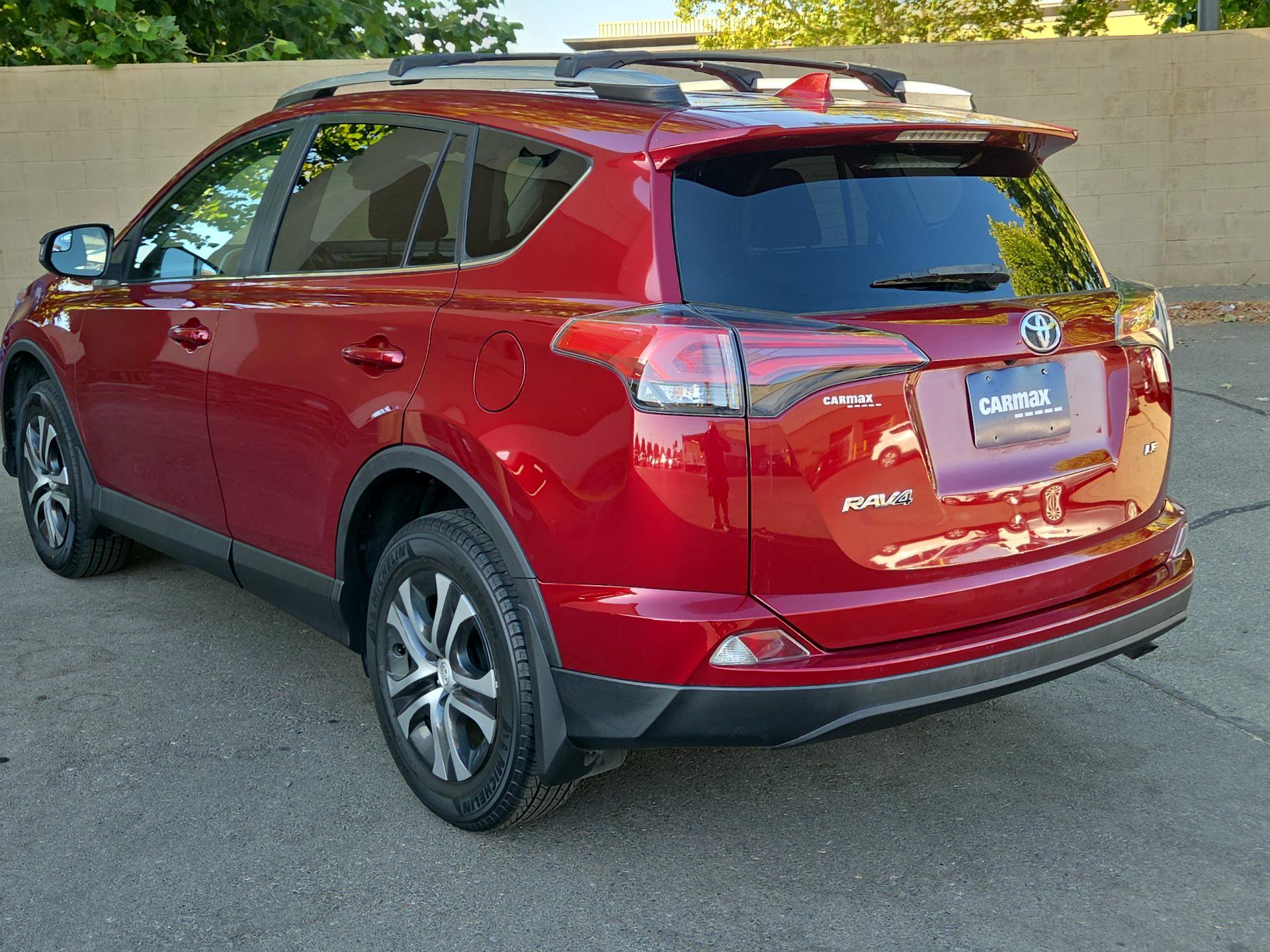 Thumbnail: 2018 Toyota RAV4 - 7