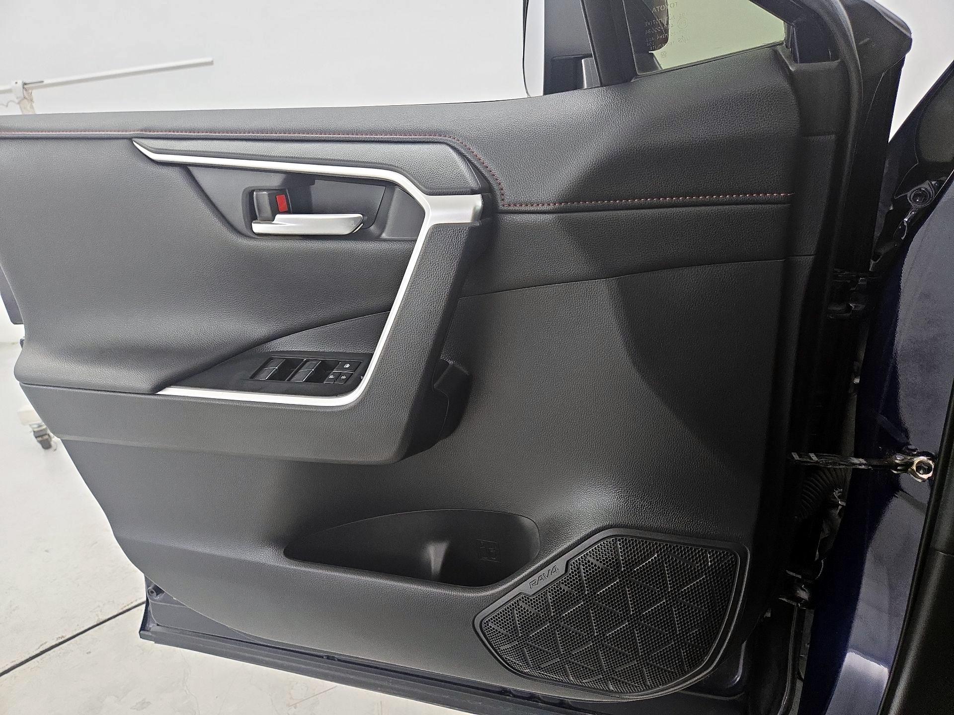 Thumbnail: 2022 Toyota RAV4 - 12