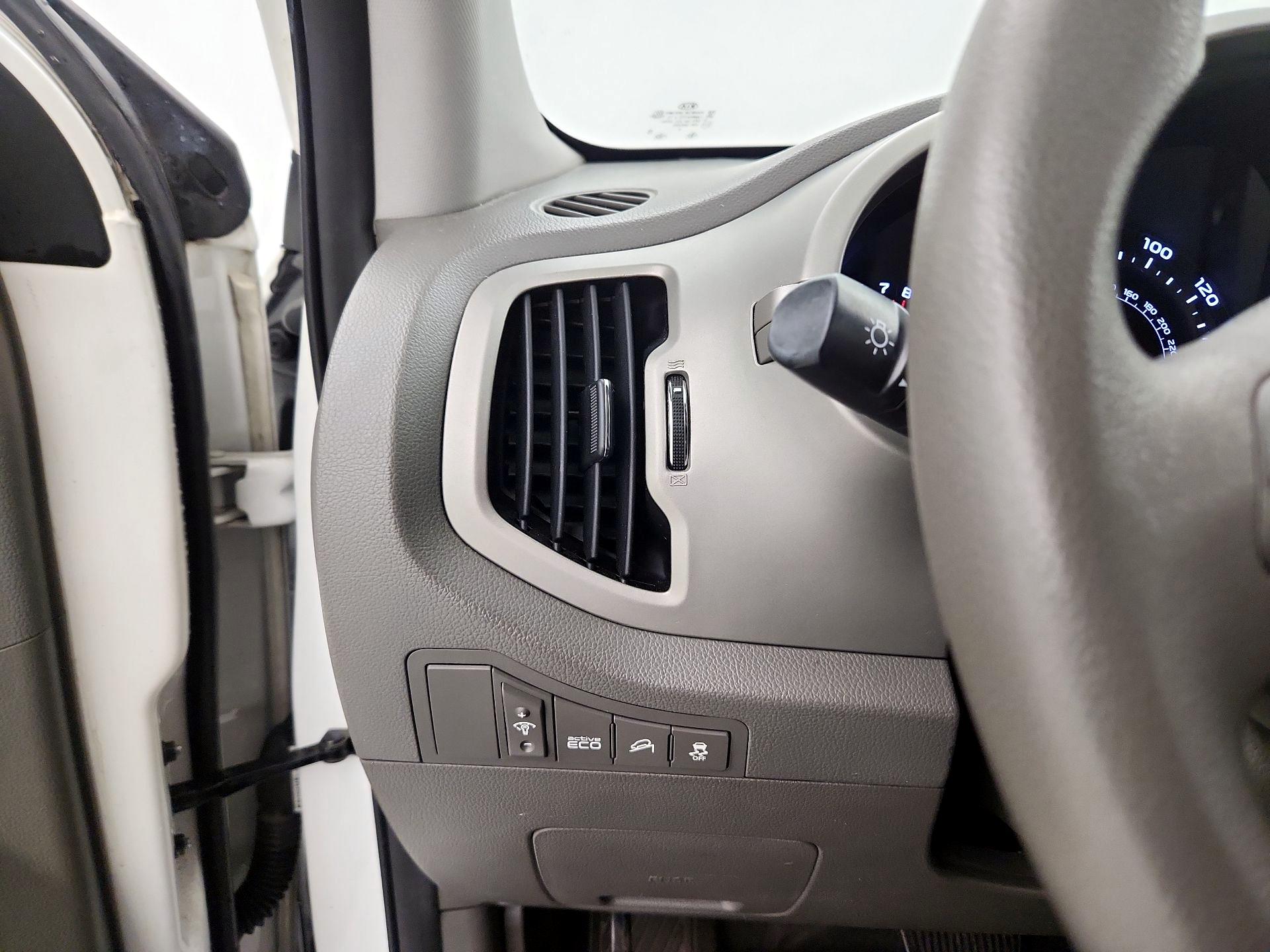 Thumbnail: 2015 Kia Sportage - 13