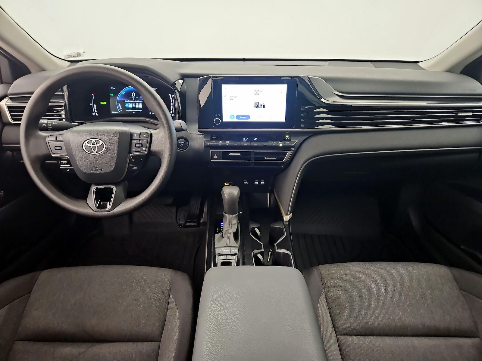2025 Toyota Camry LE - Photo 10