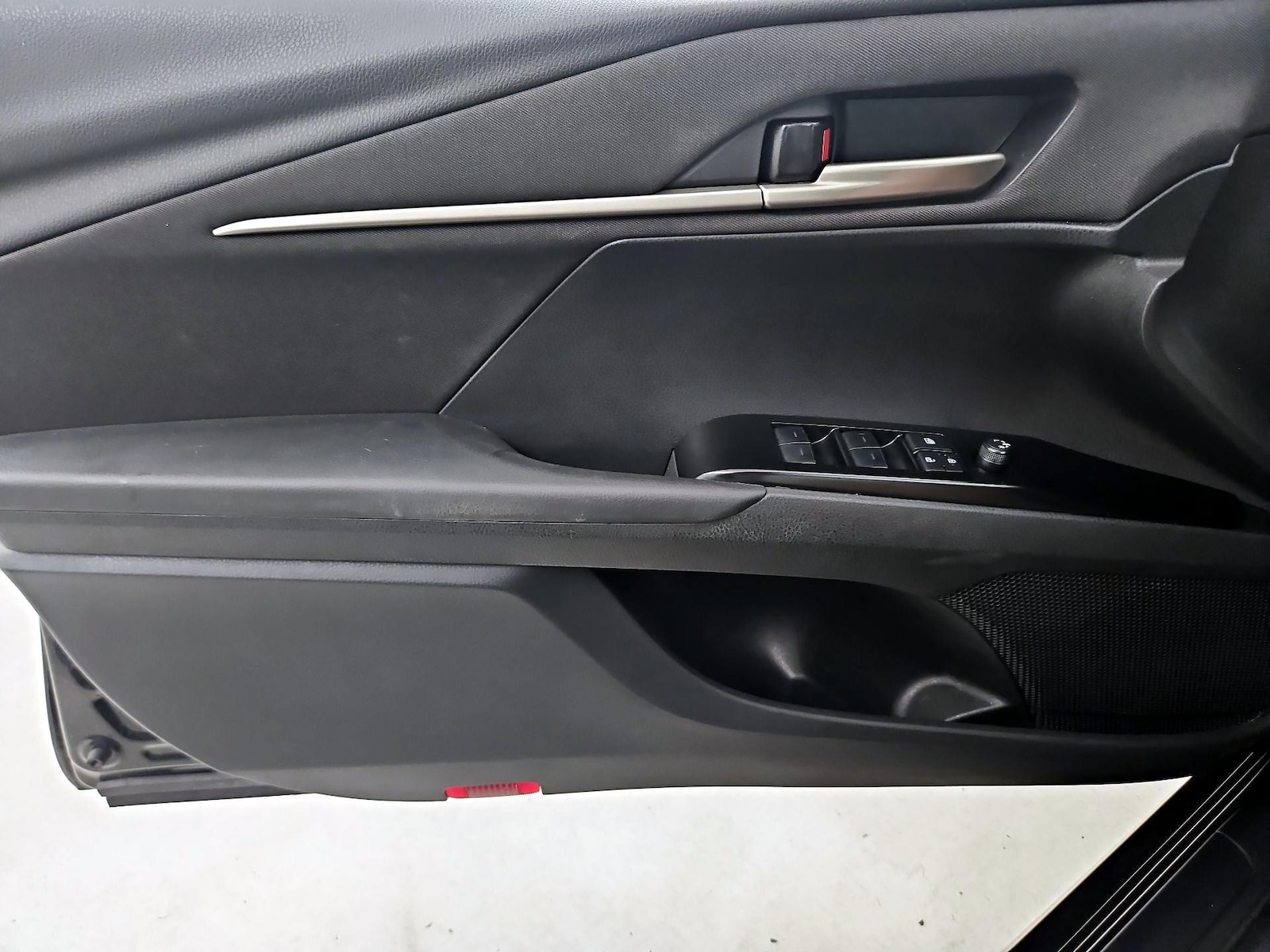 2025 Toyota Camry LE - Photo 13