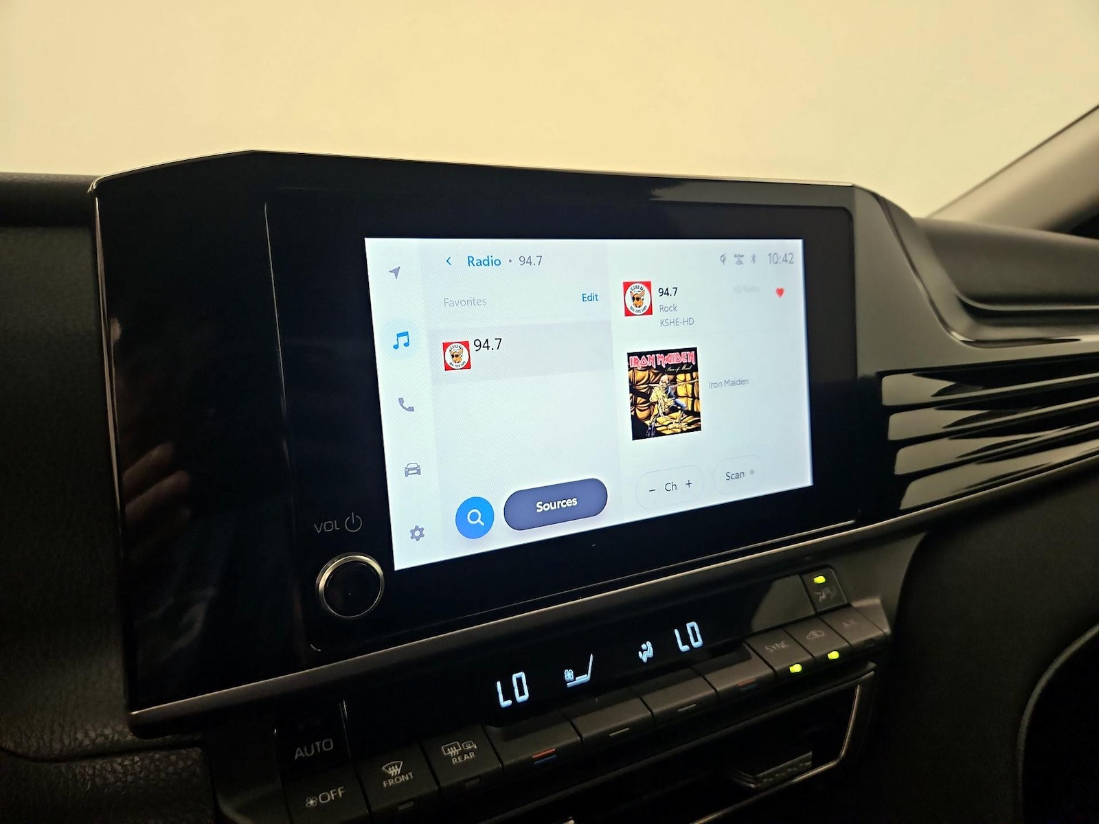 2025 Toyota Camry LE - Photo 16