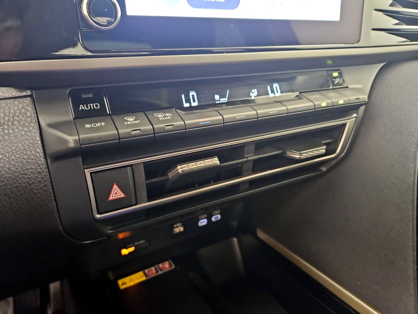 2025 Toyota Camry LE - Photo 17