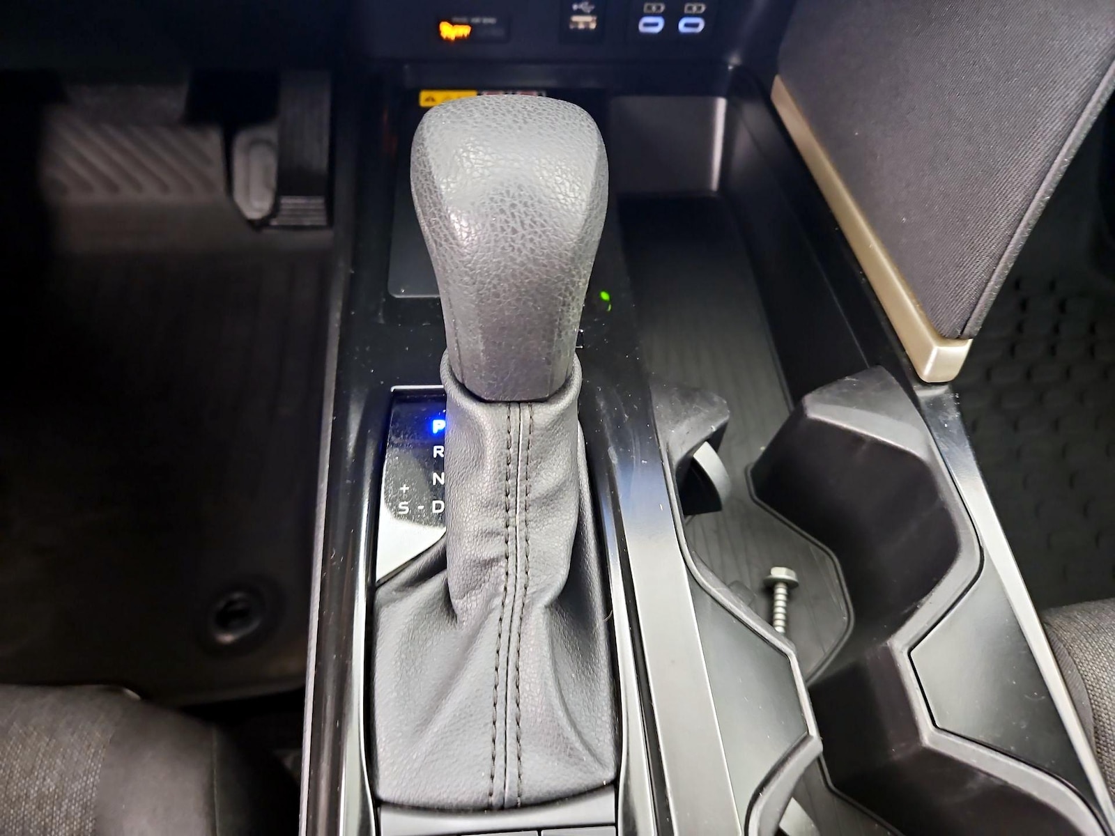 2025 Toyota Camry LE - Photo 18