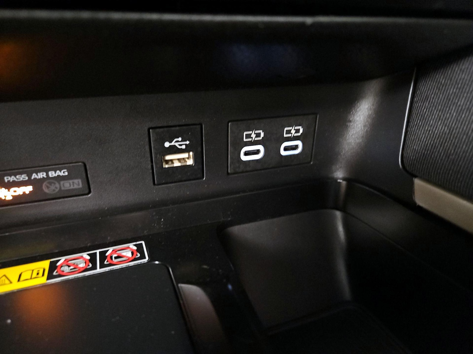 2025 Toyota Camry LE - Photo 19