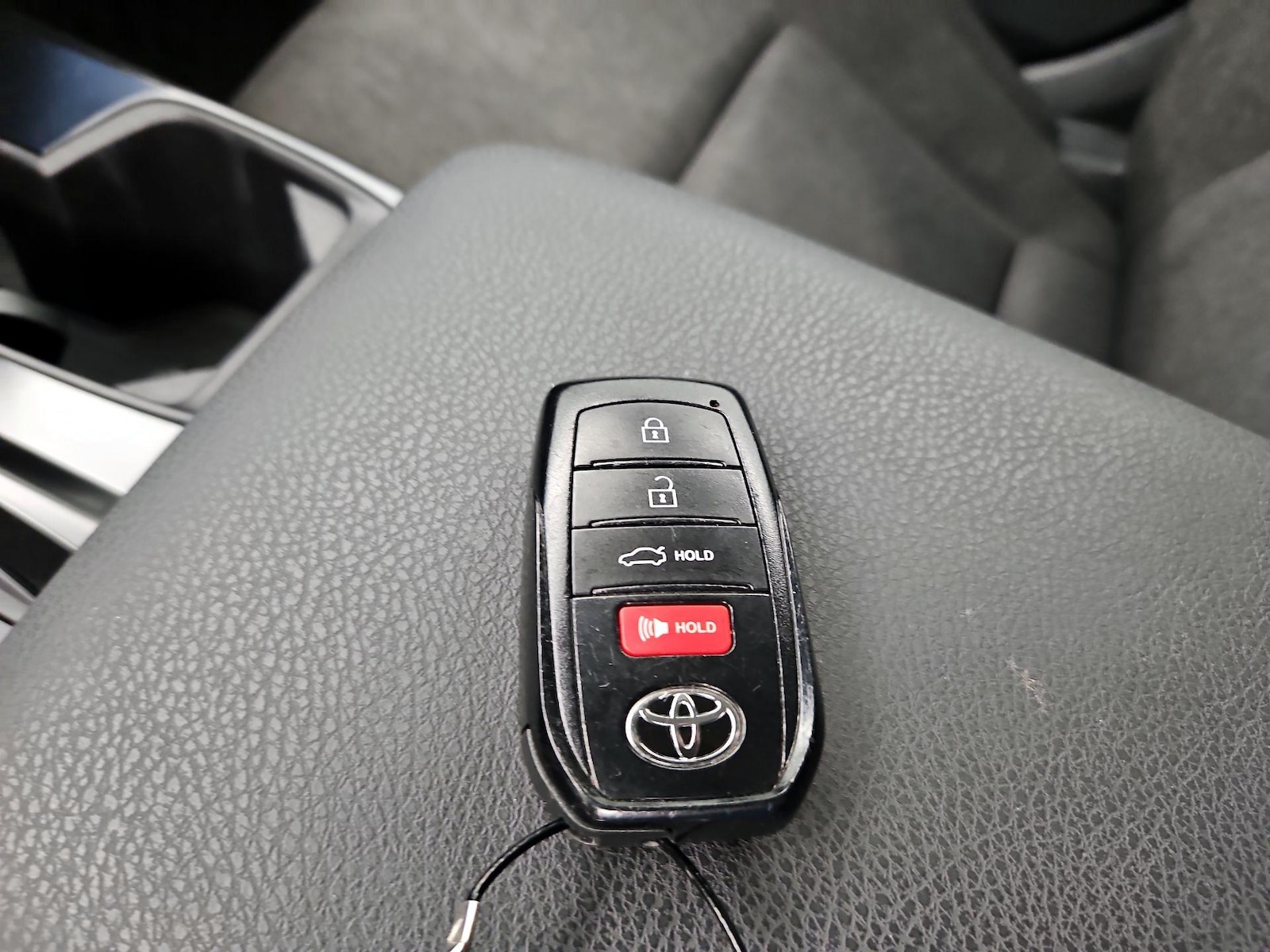 2025 Toyota Camry LE - Photo 23