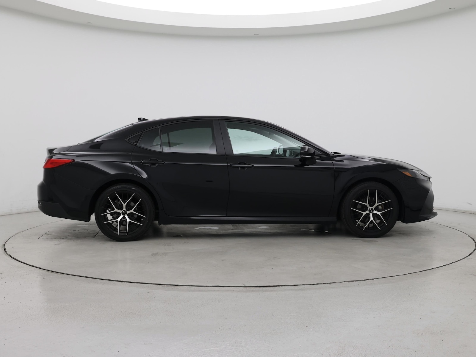 2025 Toyota Camry LE - Photo 8