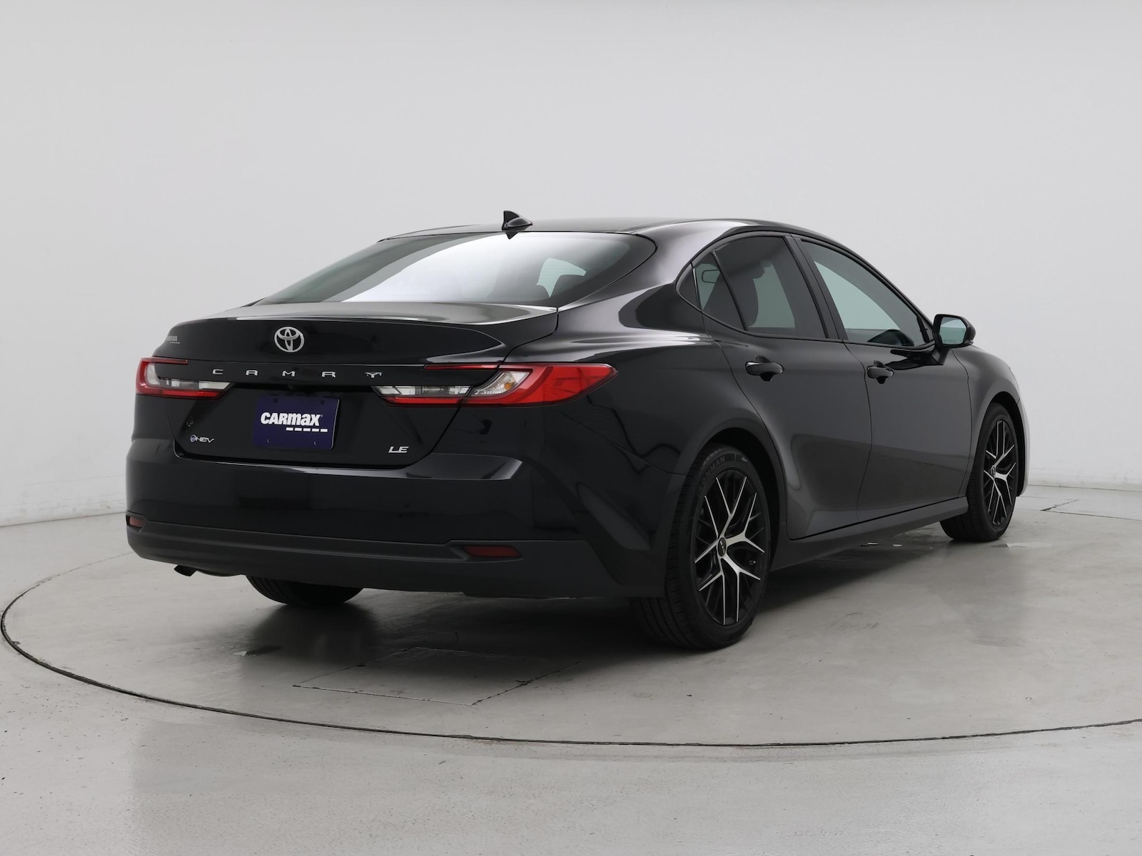 2025 Toyota Camry LE - Photo 9