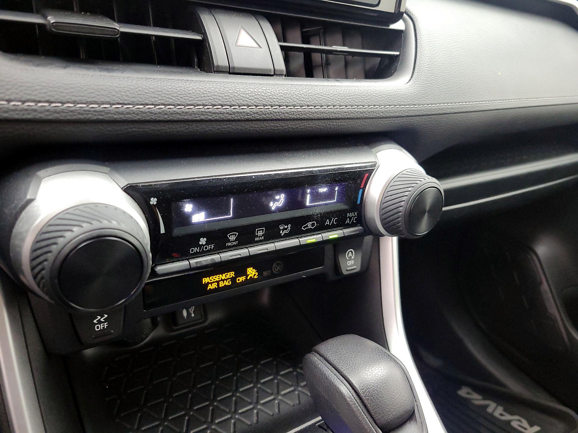Thumbnail: 2019 Toyota RAV4 - 17