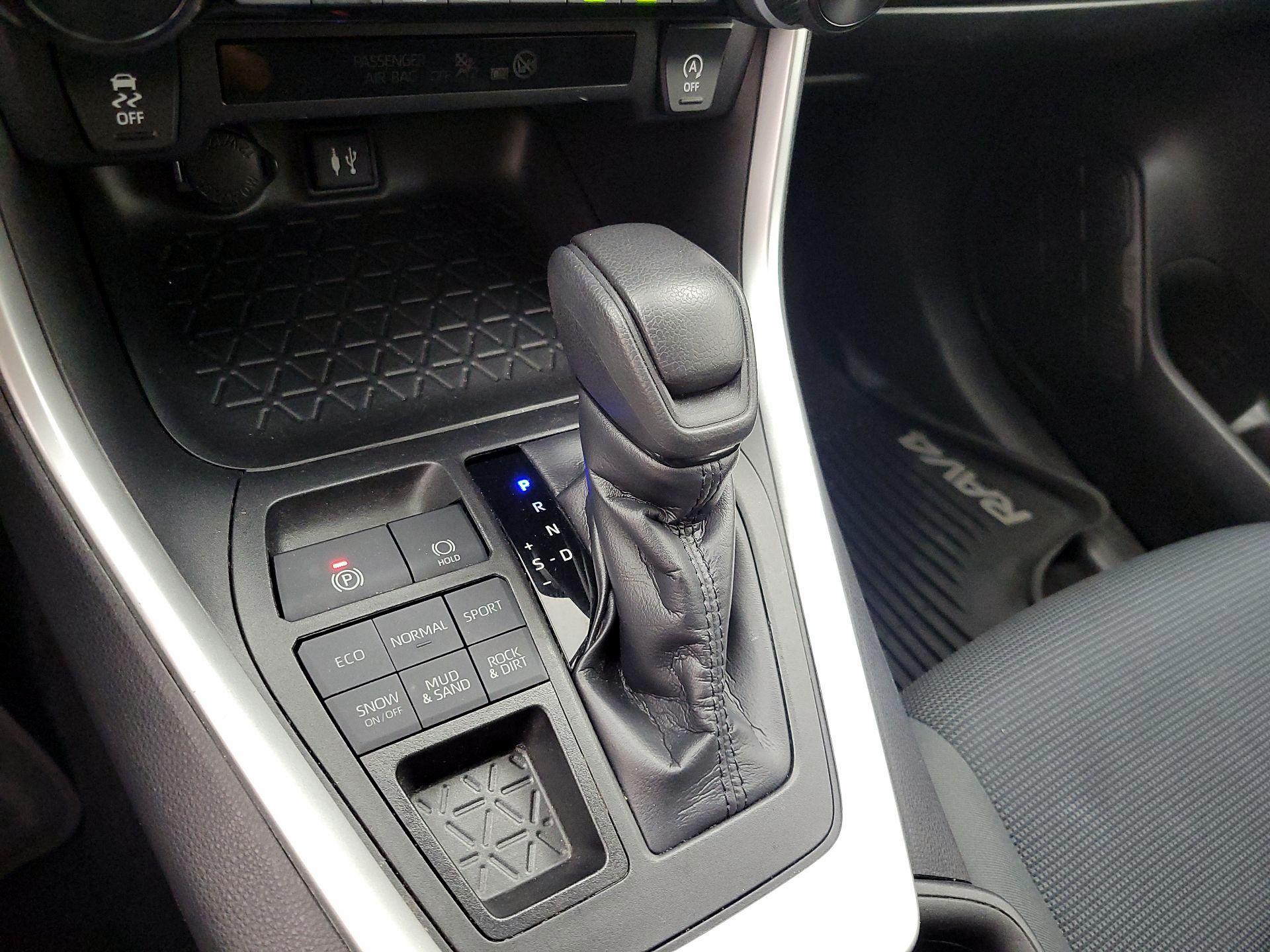 Thumbnail: 2019 Toyota RAV4 - 18
