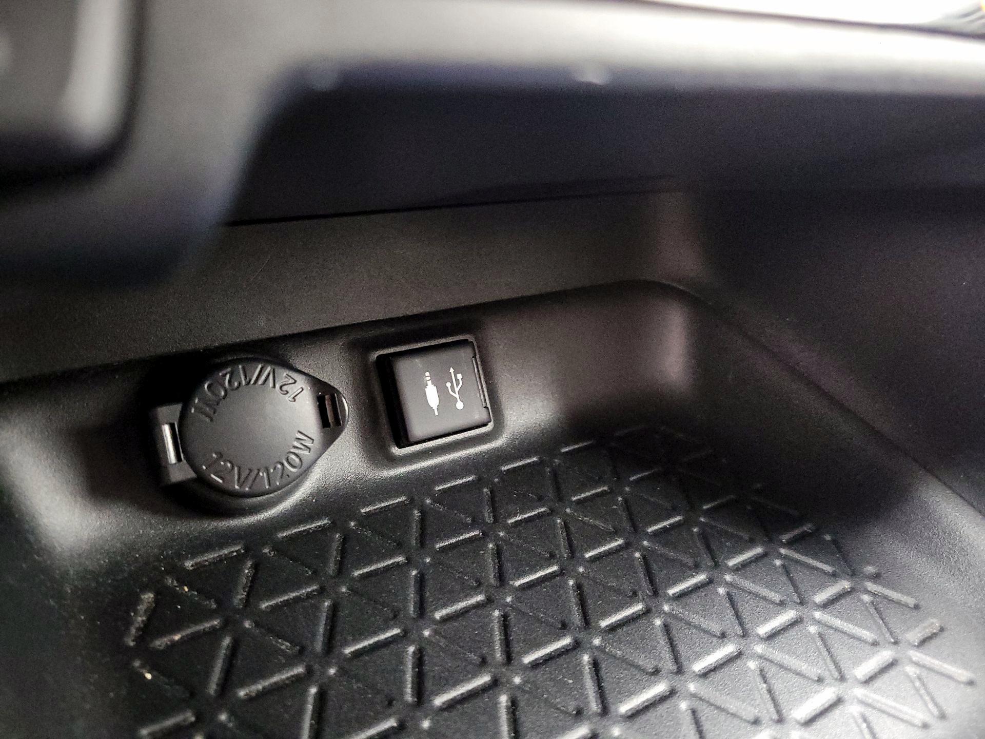 Thumbnail: 2019 Toyota RAV4 - 19