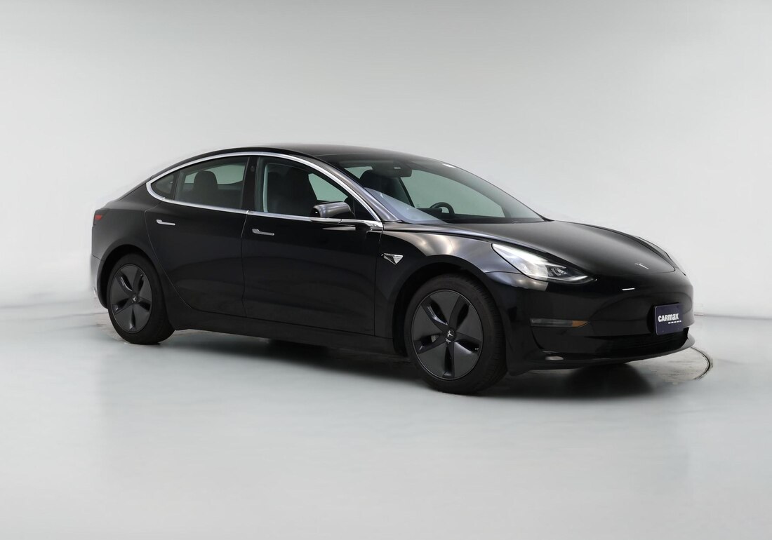 2019 Tesla Model 3 Standard Range Plus in Black — CarMax photo