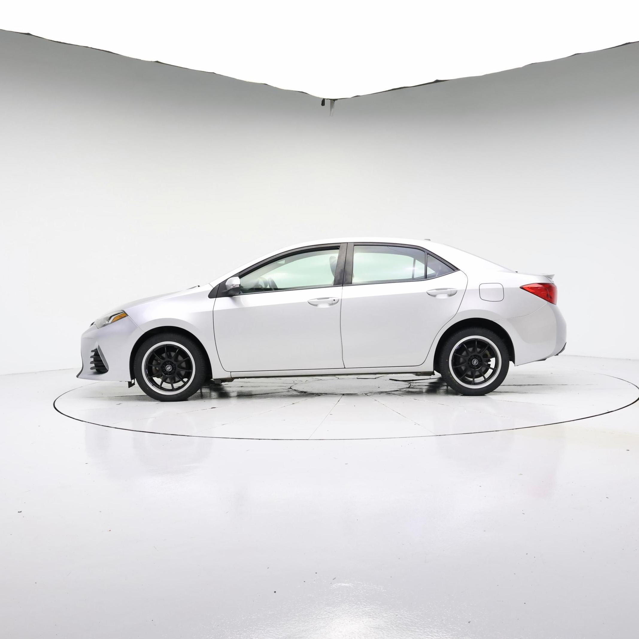 Thumbnail: 2018 Toyota Corolla - 3