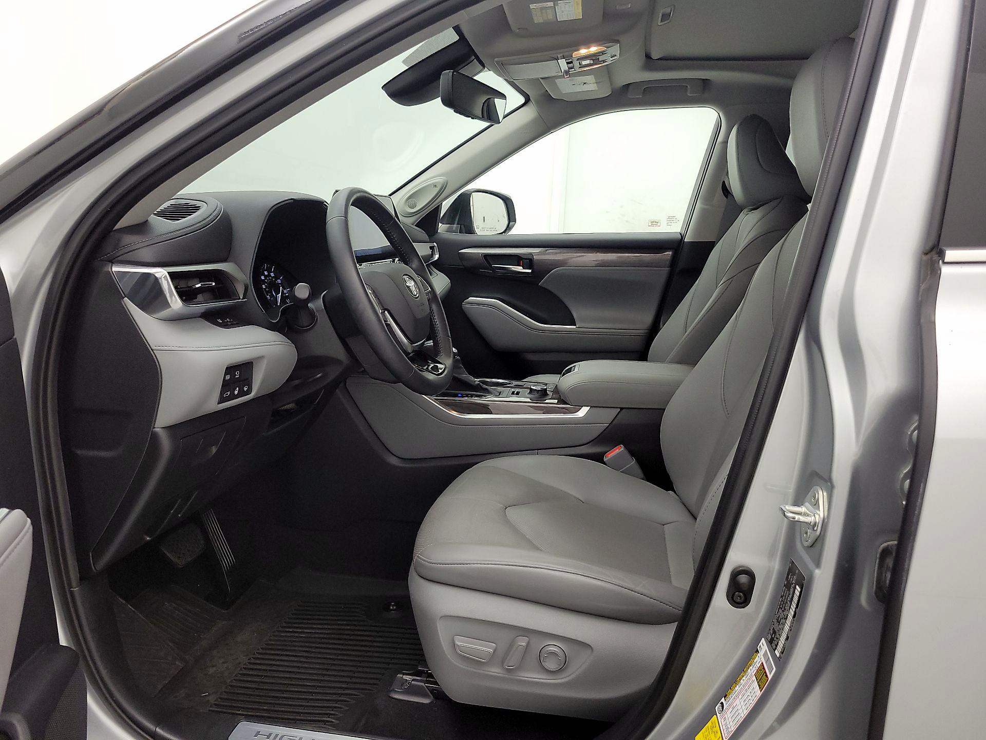 Thumbnail: 2020 Toyota Highlander - 11