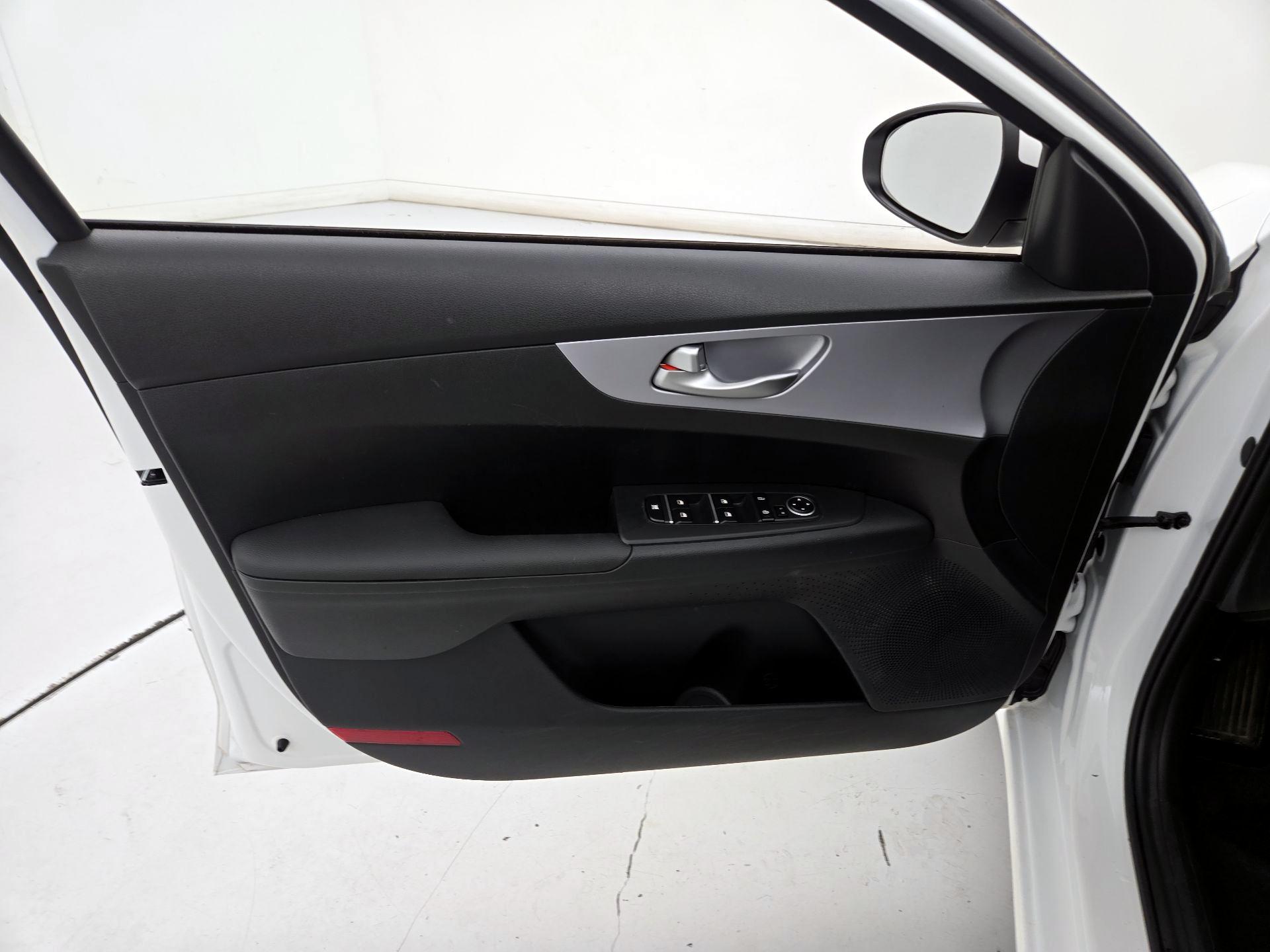 Thumbnail: 2022 Kia Forte - 12