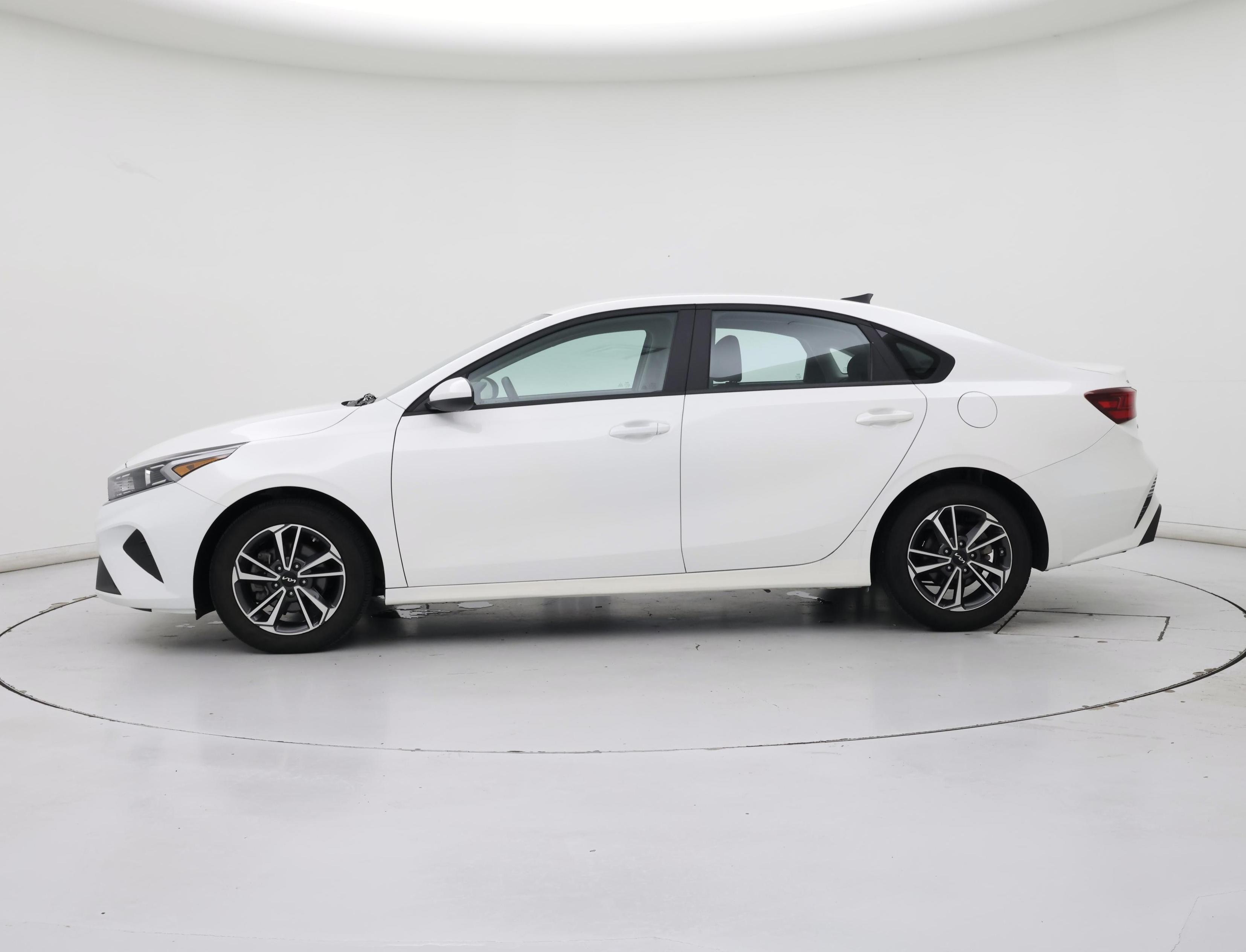 Thumbnail: 2022 Kia Forte - 3