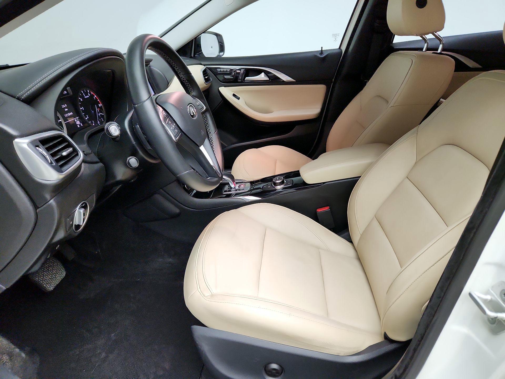 Thumbnail: 2017 INFINITI QX30 - 9