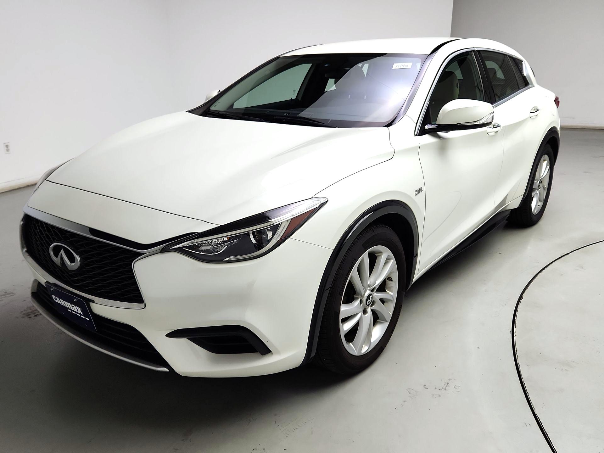 Thumbnail: 2017 INFINITI QX30 - 3
