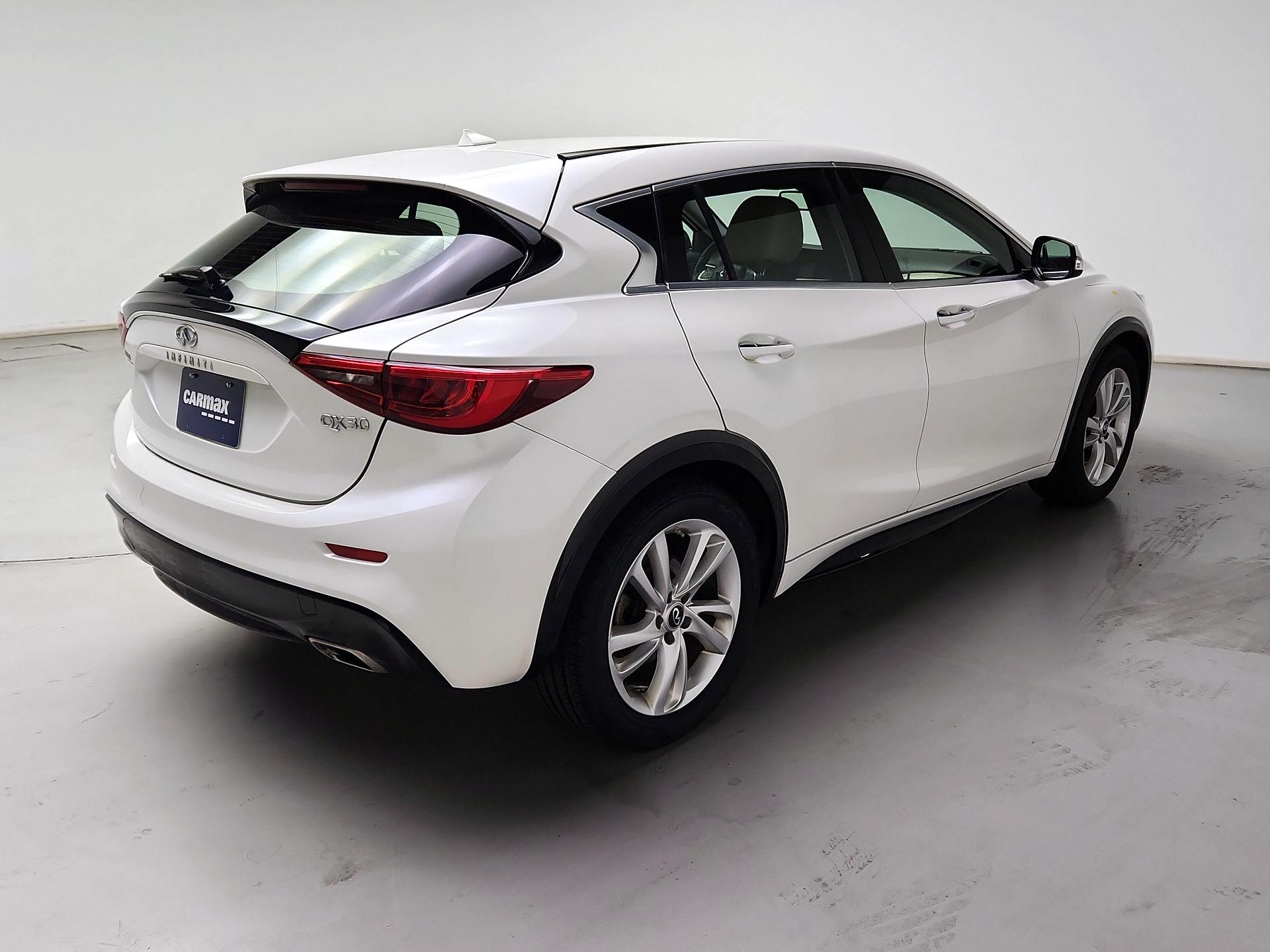 Thumbnail: 2017 INFINITI QX30 - 5