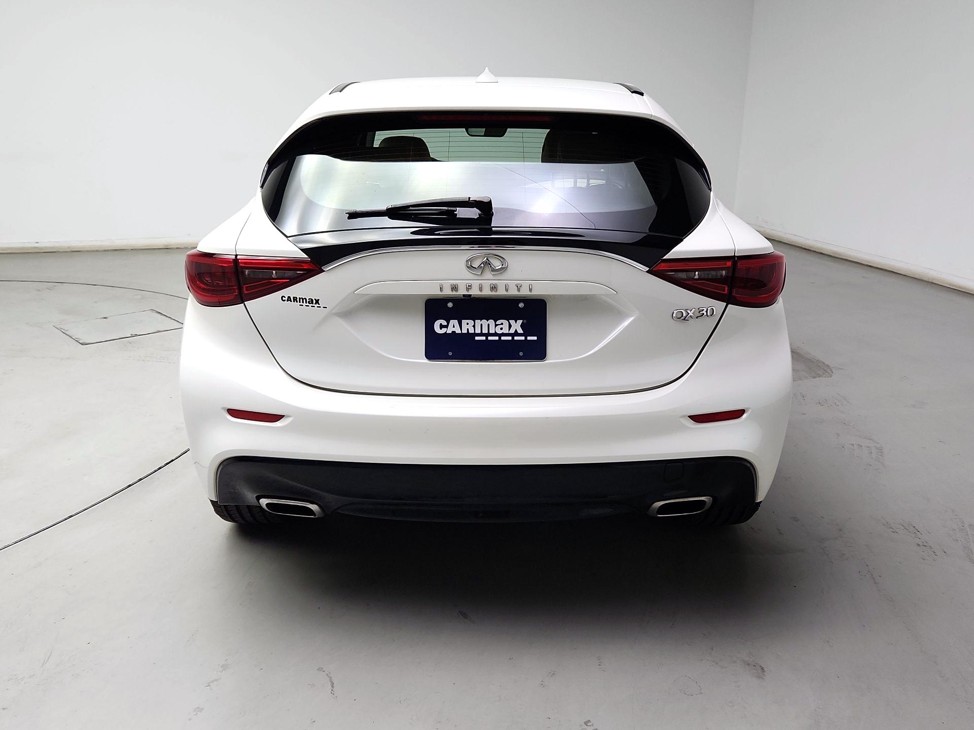 Thumbnail: 2017 INFINITI QX30 - 6