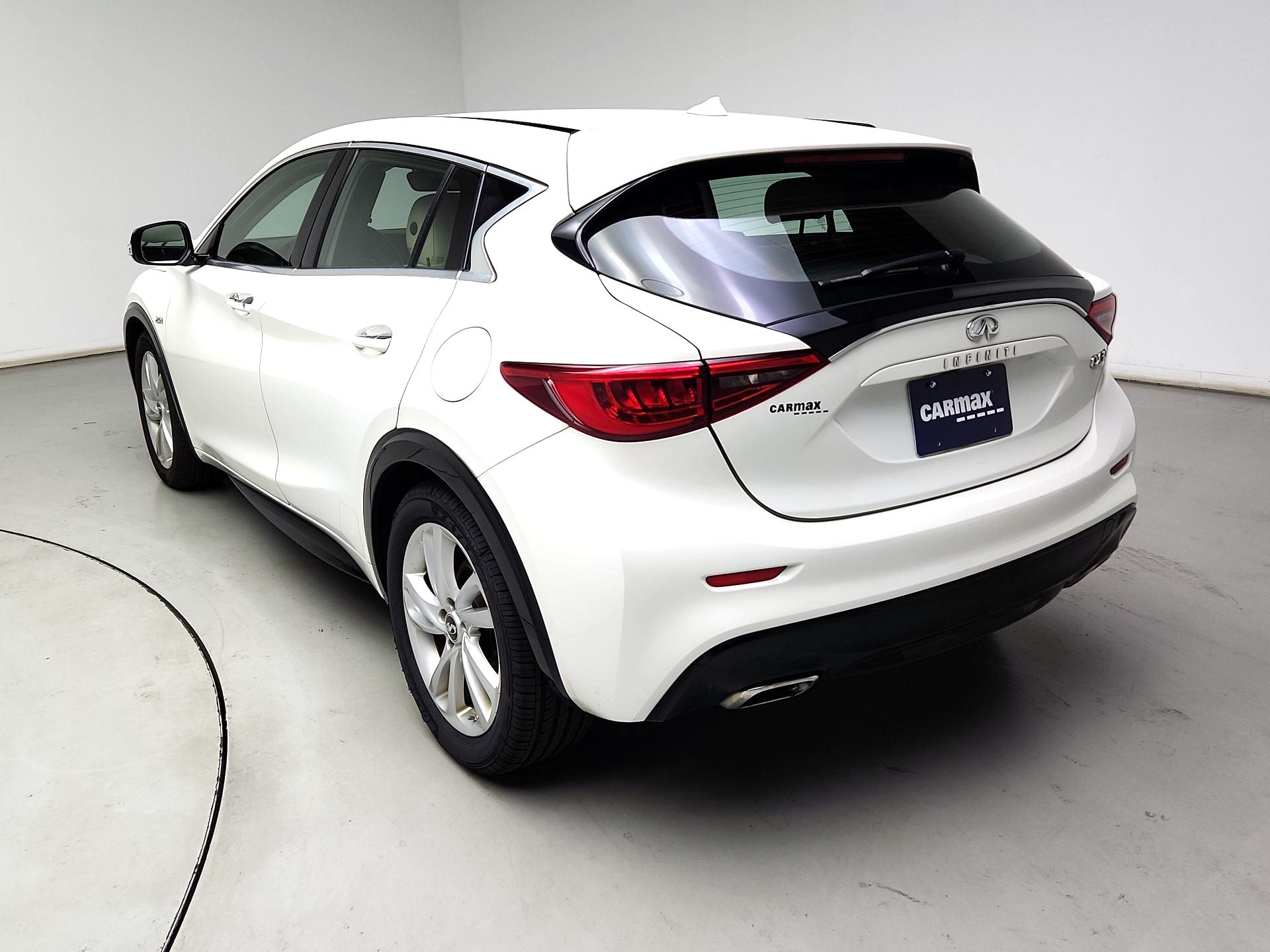 Thumbnail: 2017 INFINITI QX30 - 7