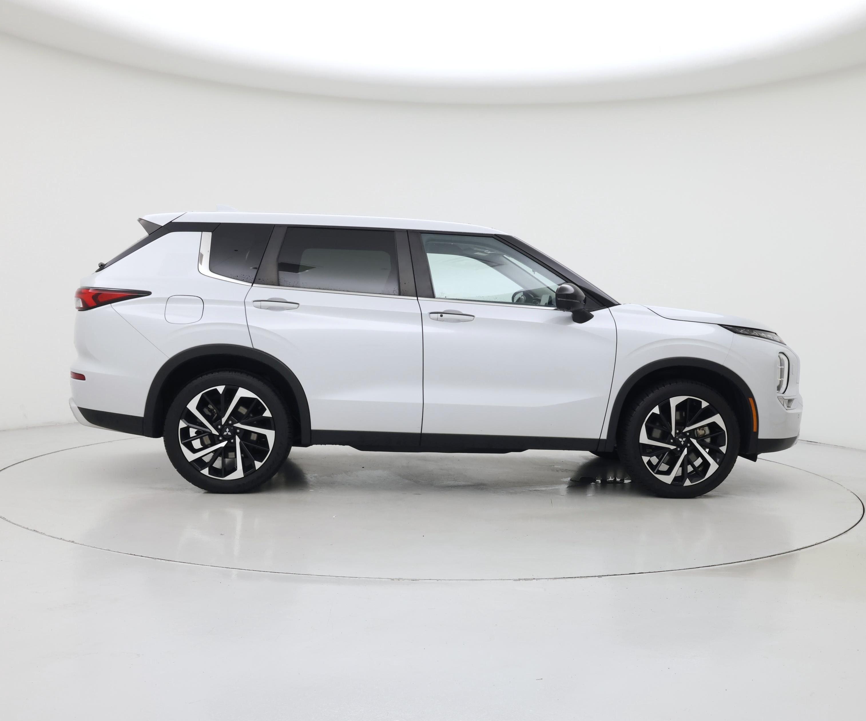 Thumbnail: 2024 Mitsubishi Outlander - 7