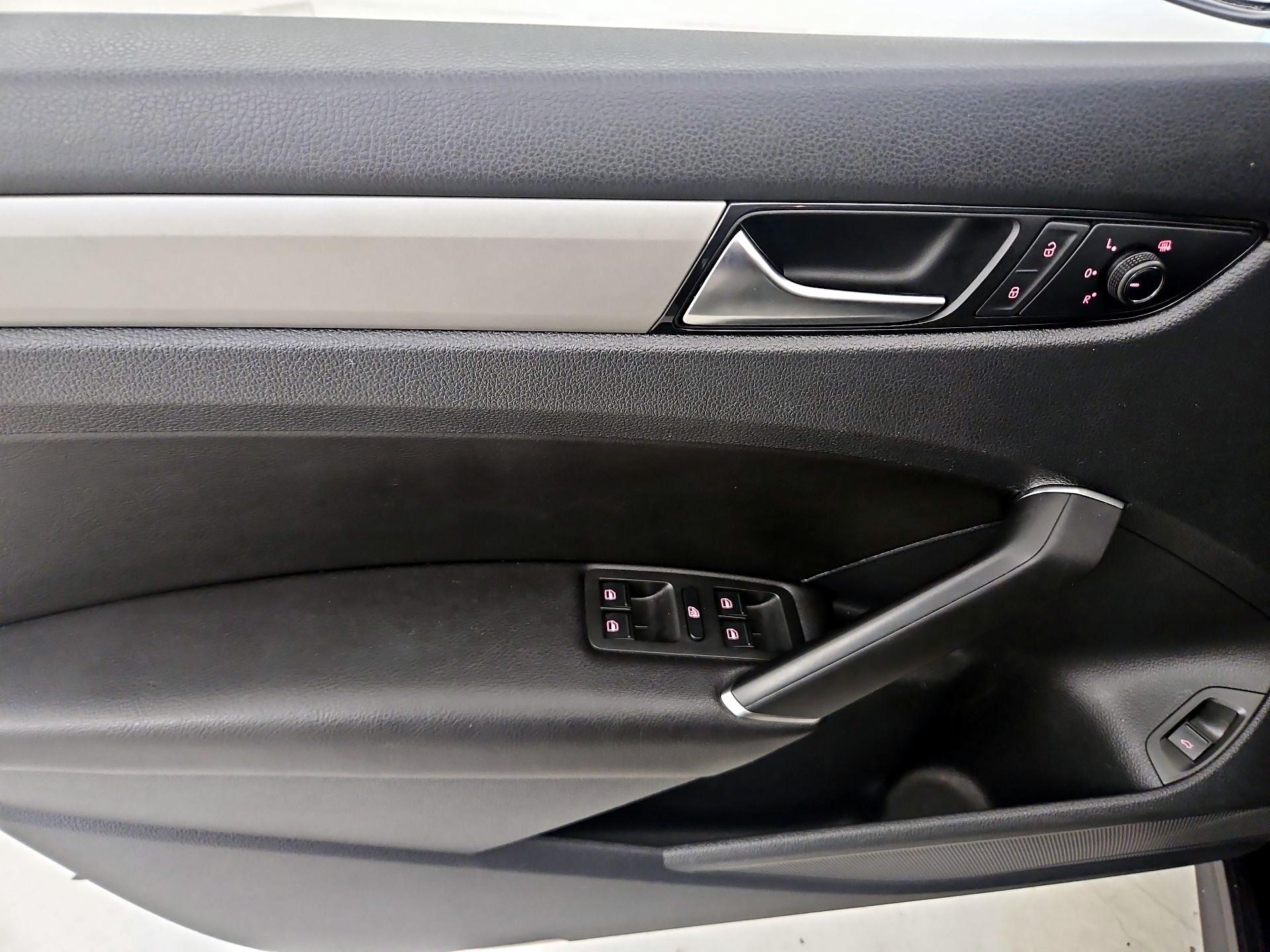 Thumbnail: 2020 Volkswagen Passat - 12