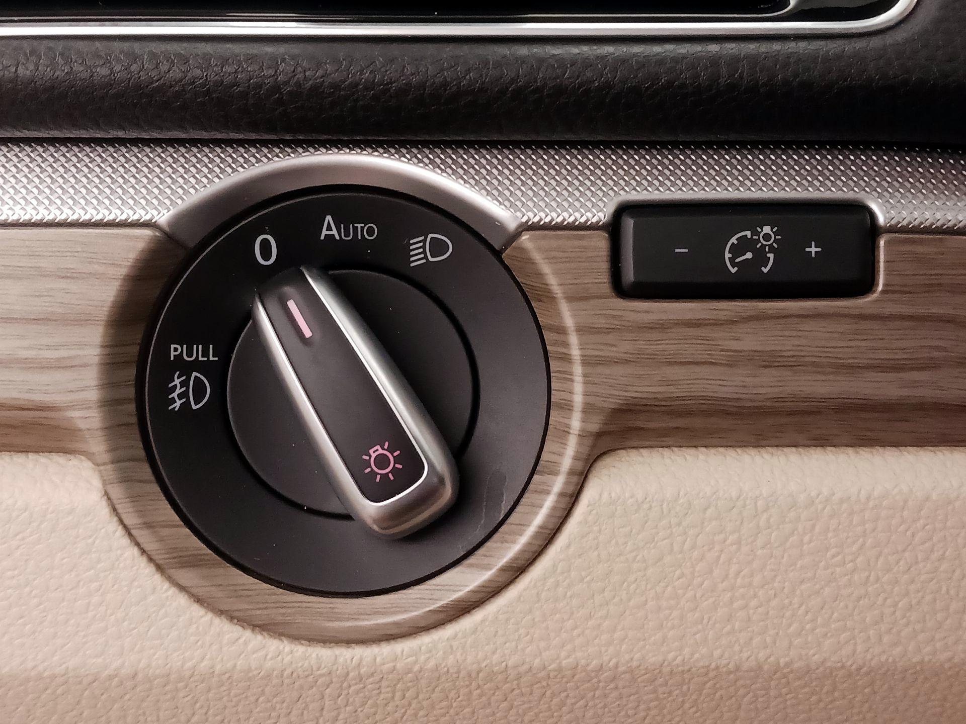 Thumbnail: 2016 Volkswagen Passat - 13