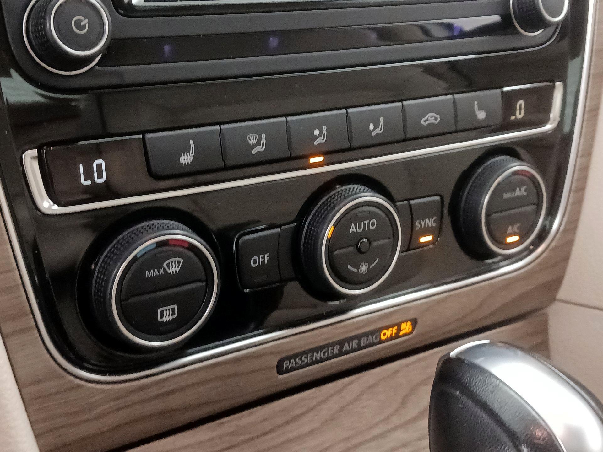 Thumbnail: 2016 Volkswagen Passat - 16