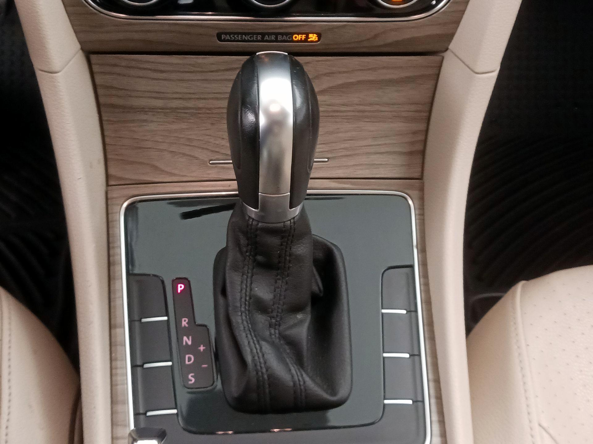 Thumbnail: 2016 Volkswagen Passat - 17