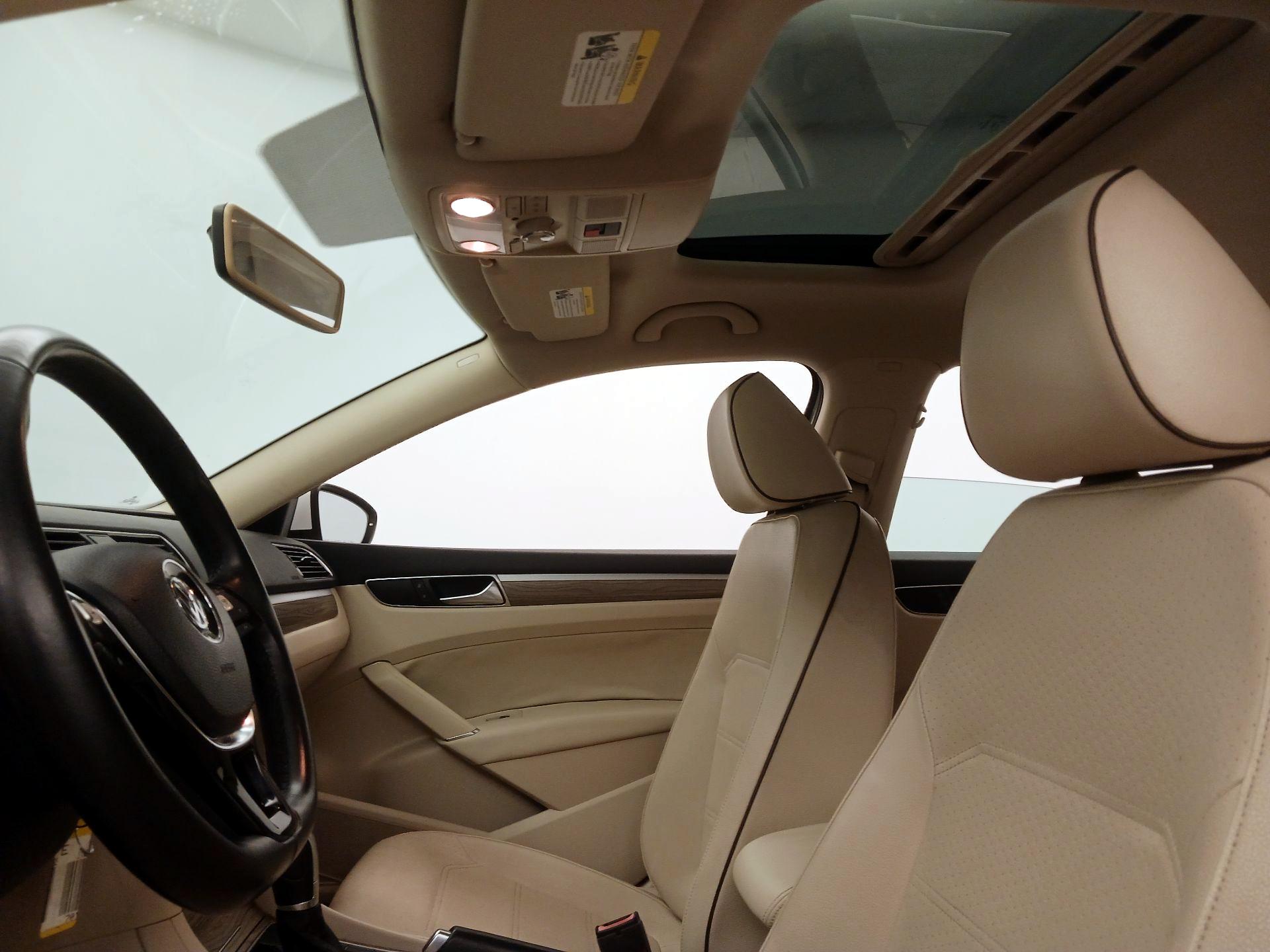 Thumbnail: 2016 Volkswagen Passat - 19